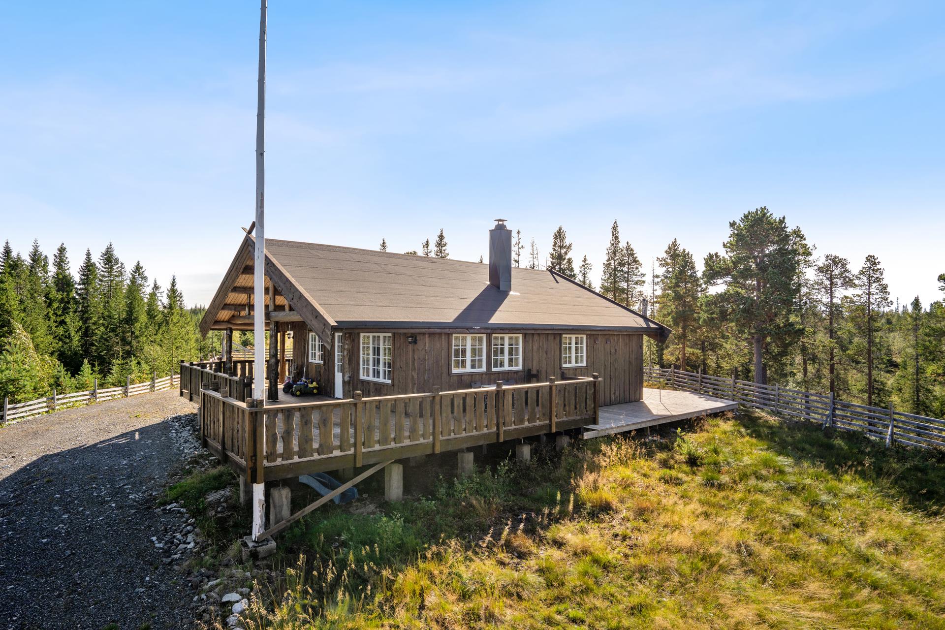 EiendomsMegler 1 ved Oliver Almli Reinås presenterer: Galliåsvegen 70.. Bilde nummer 1 av 3