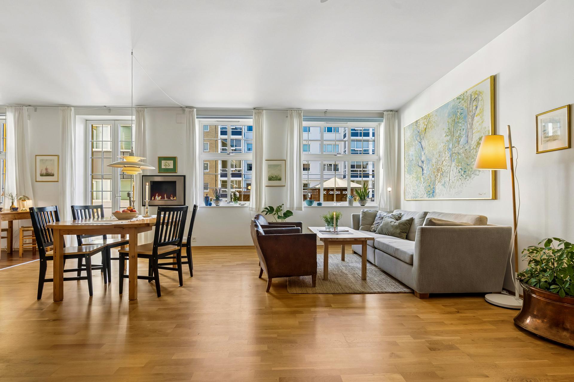 Velkommen til Heidmanns Gate 33! En flott og klassisk 4-roms leilighet med garasjeplass og heis. Foto: Jonas Hasselgren - Efkt Norge AS. Bilde nummer 1 av 3