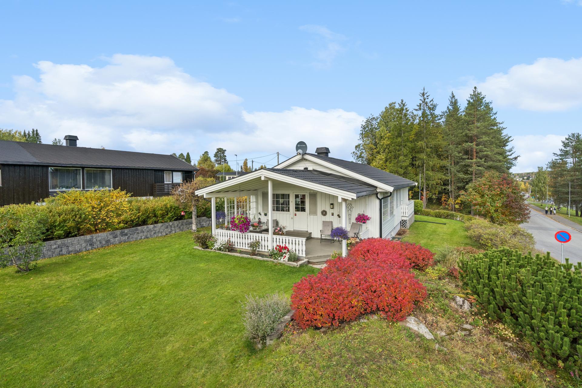 Eiendommen ligger sentralt til på Raufoss med kort vei til det meste du måtte trenge i hverdagen.. Bilde nummer 2 av 3