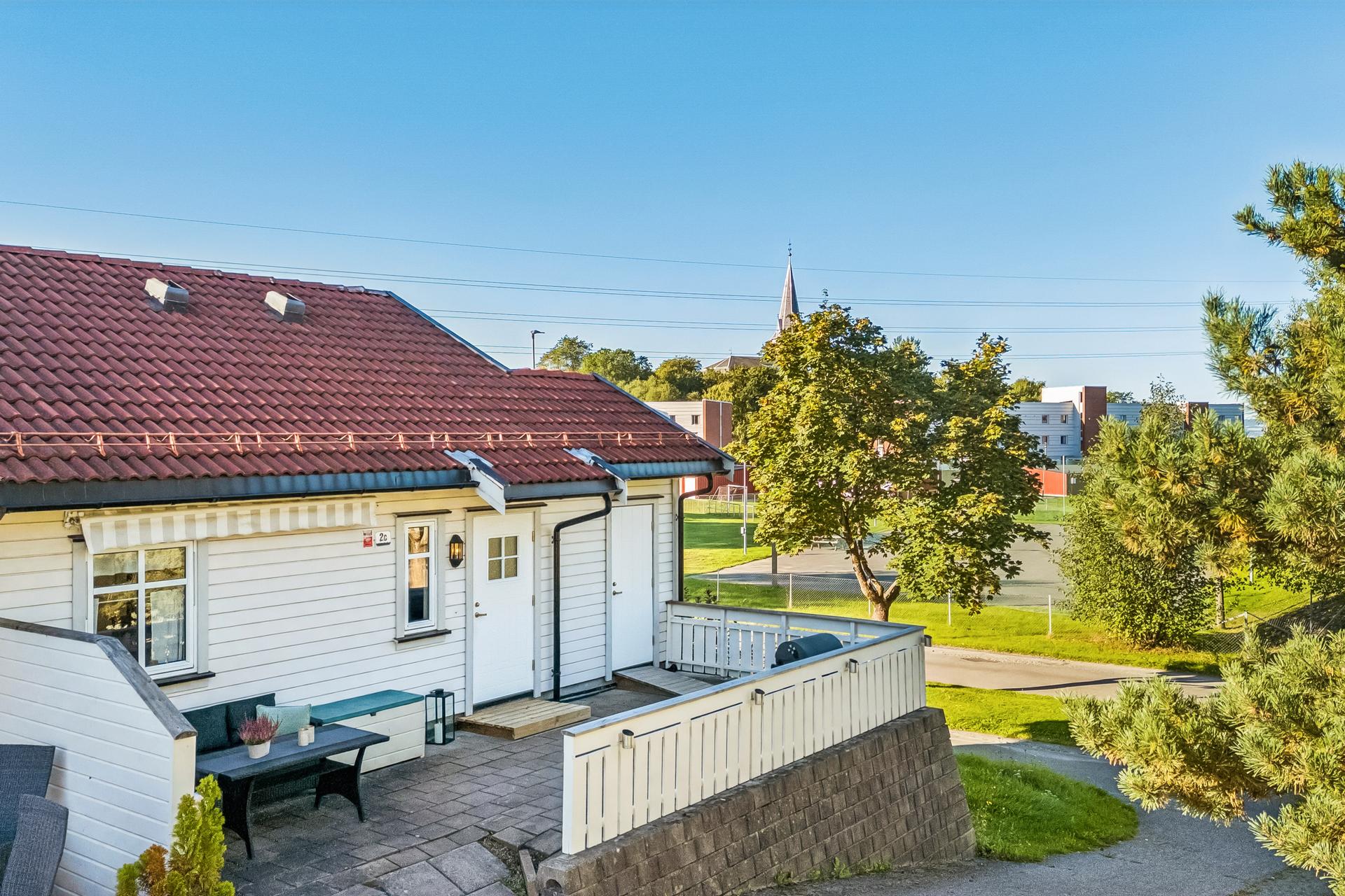 Eiendommen har kort vei til både Ridabu skole, barnehager og flotte turområder.. Bilde nummer 3 av 3