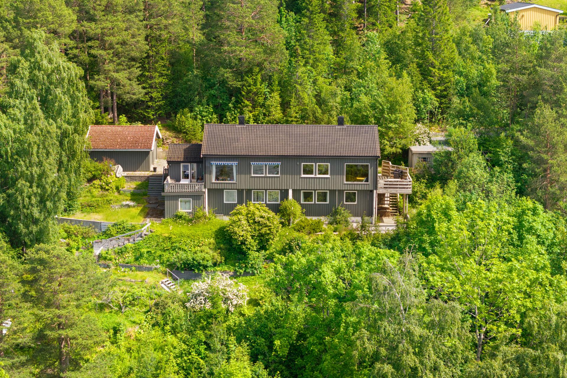 Velkommen til Holmenkollvegen 34 A - Kontakt megler på 918 50 709 / morten.kjelsberg@em1.no dersom det ønskes privatvisning. Foto: Julian Nonstad.. Bilde nummer 1 av 3