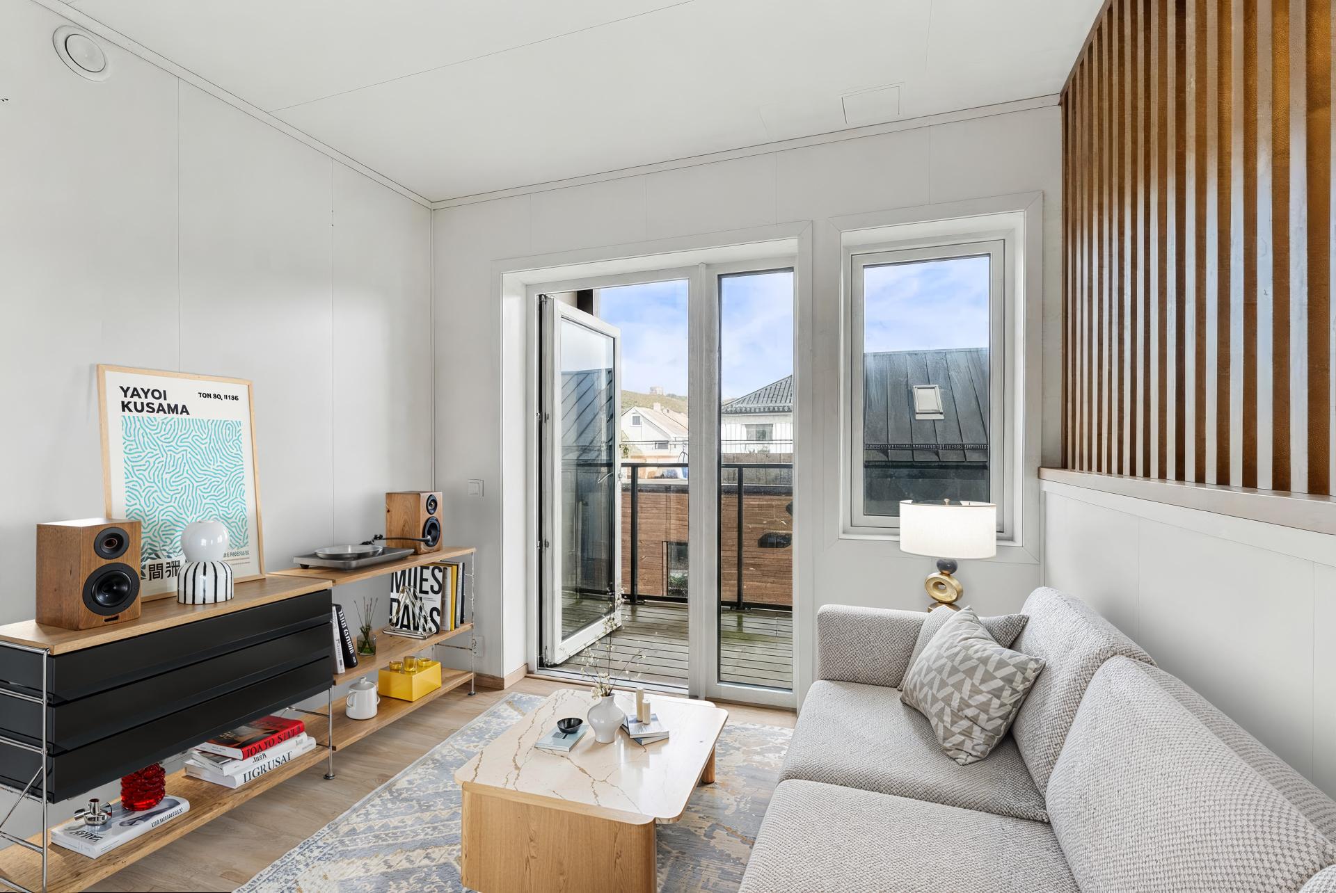 Velkommen til Kirkeveien 1! Moderne og lys studioleilighet som ligger i 2.etasje og har en arealeffektiv planløsning. (Digitalt møblert) FOTO: LEEL. Bilde nummer 1 av 3
