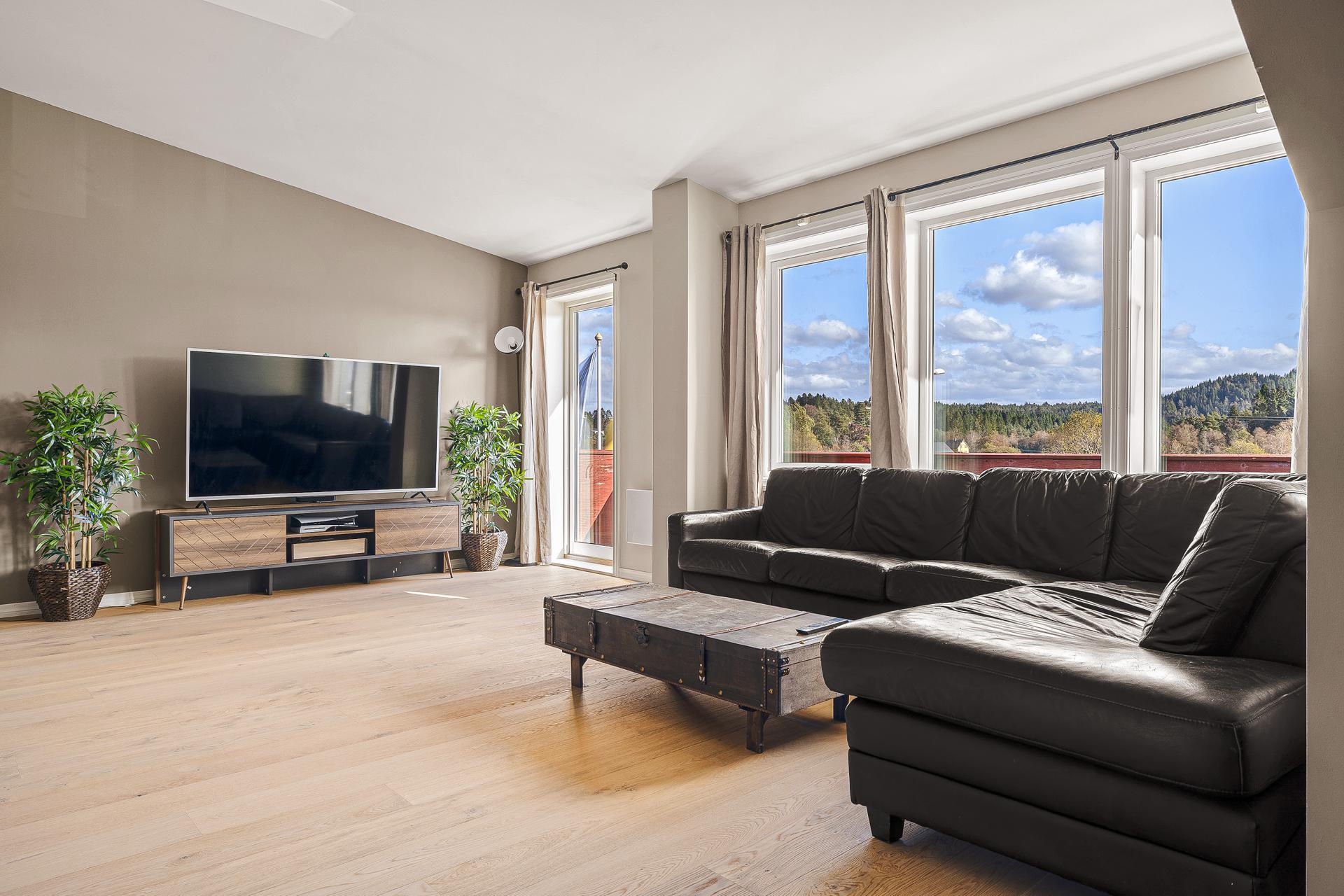 EiendomsMegler 1 v/ Marcus Landmark har den store gleden av å presentere Kanalvegen 2E.. Bilde nummer 1 av 3