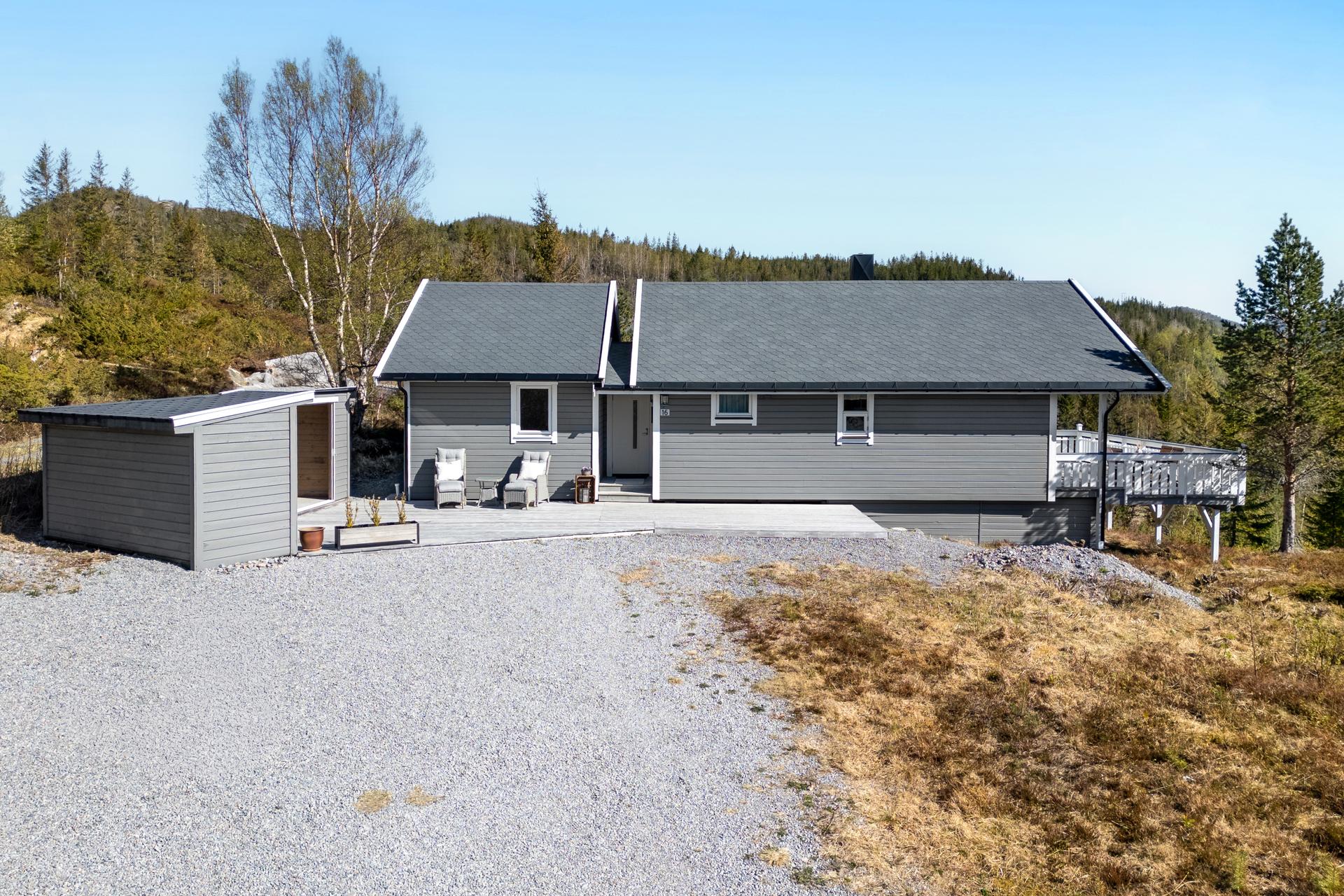 Pen og moderne hytte med vinterhage! . Bilde nummer 2 av 3