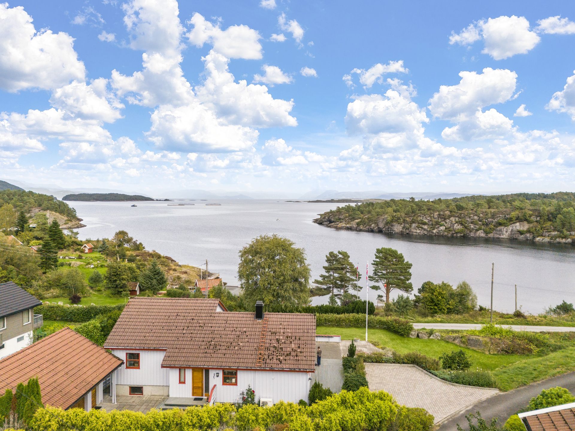 Velkommen til Toftøysundvegen 5. Foto: Sophie Steffens Foto. Bilde nummer 1 av 3