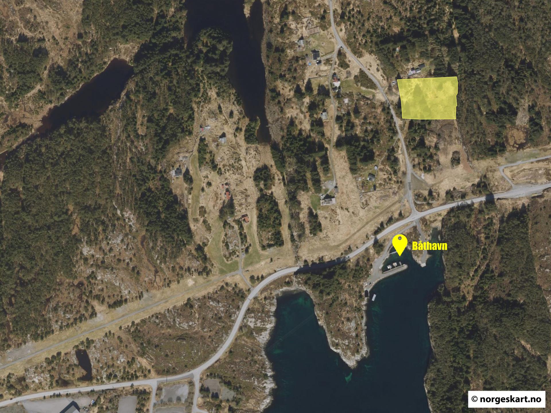 Med tomten følger det med båtplass i fine Sturevågen. . Bilde nummer 2 av 3