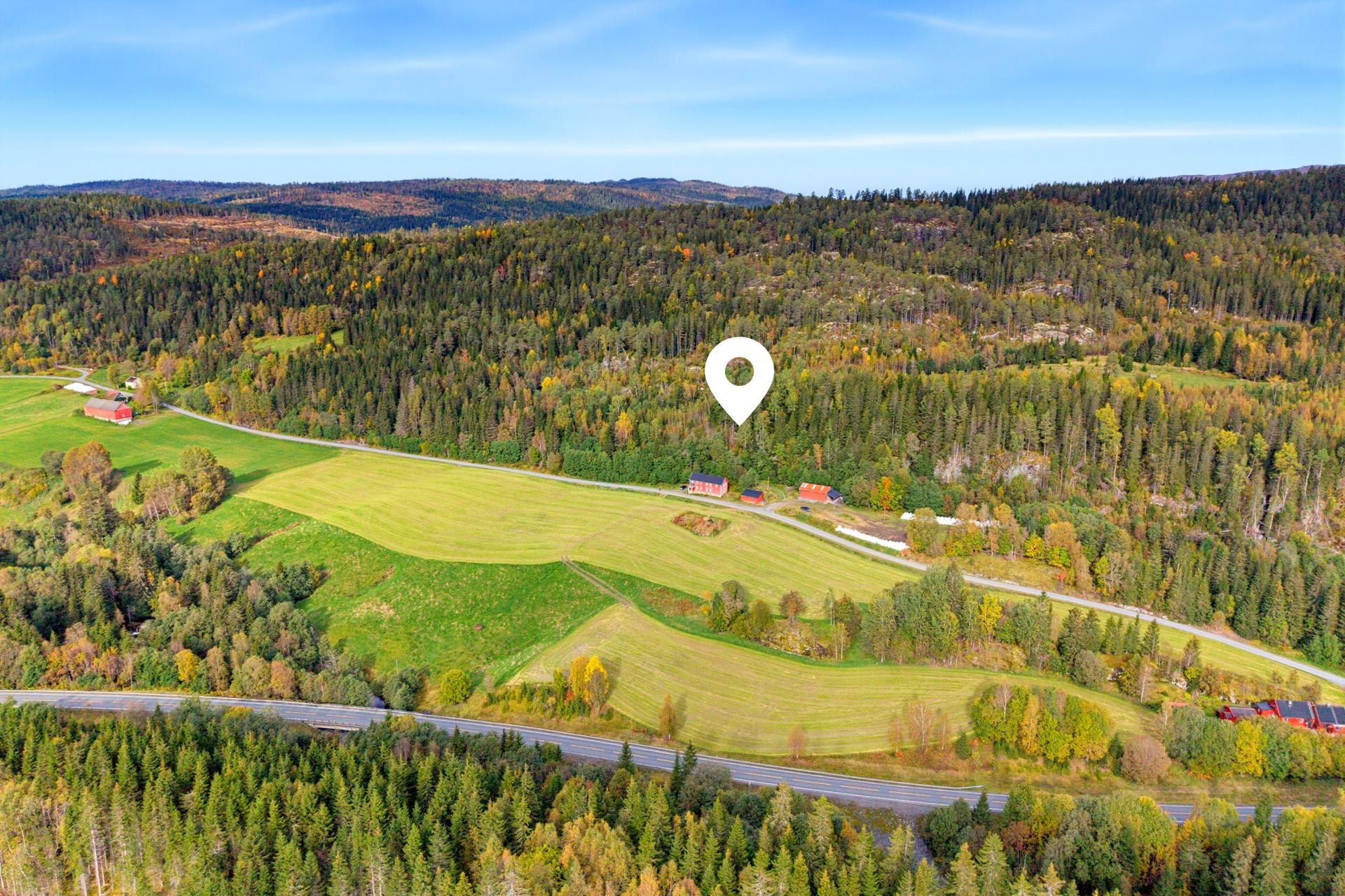 Boligen har behov for oppgradering og modernisering, noe som gir gode muligheter til å tilpasse den etter egne ønsker og behov. . Bilde nummer 3 av 3