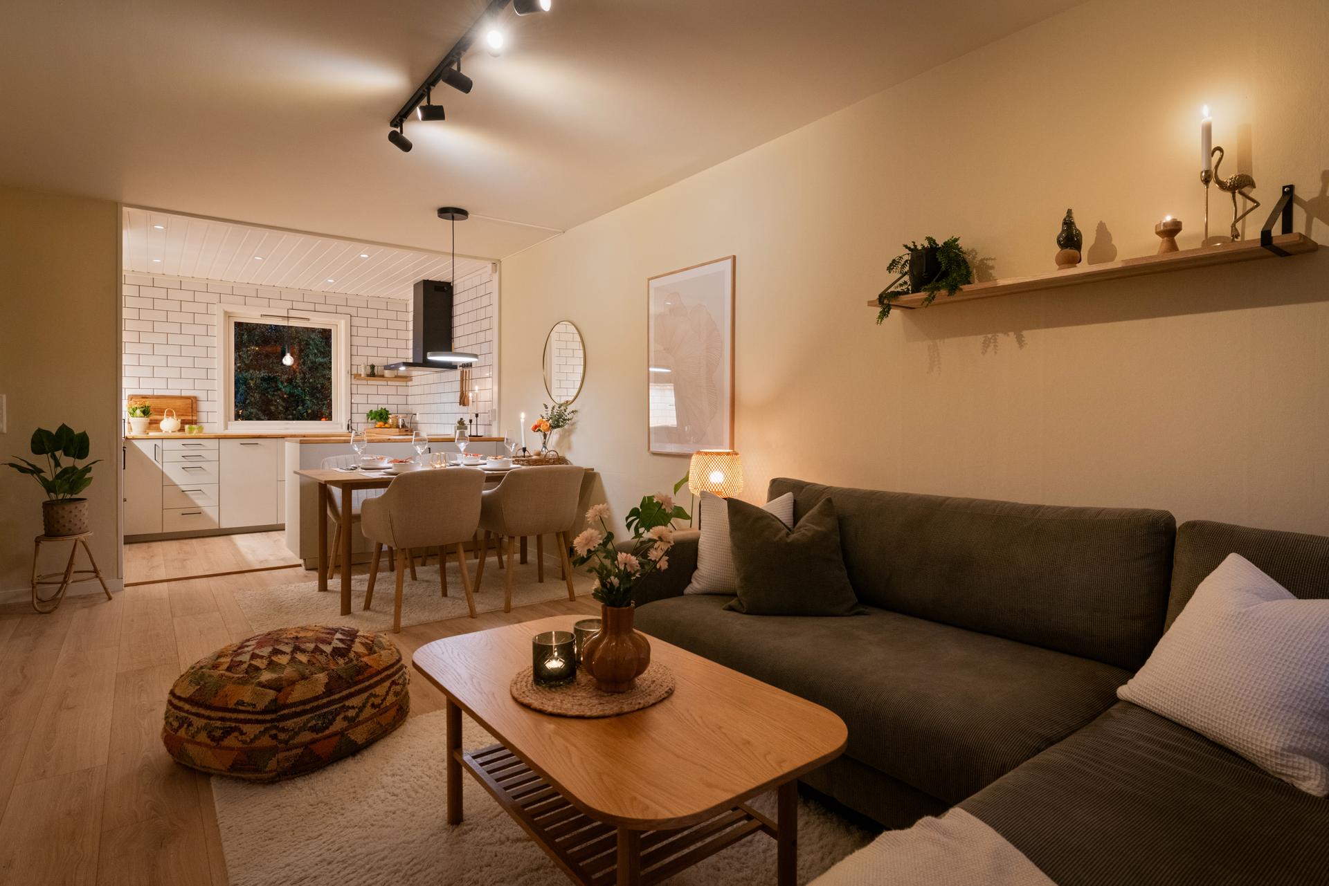 Velkommen til Nebbejordet 42. En gjennomgående, romslig, 2-roms med stort loft, veranda og hage. Foto: Diana Sedysheva Photography. . Bilde nummer 1 av 3