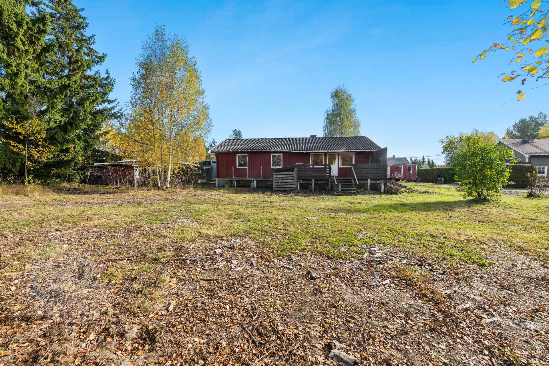 Enebolig på ett plan i landlige omgivelser med stort potensial.. Bilde nummer 2 av 3