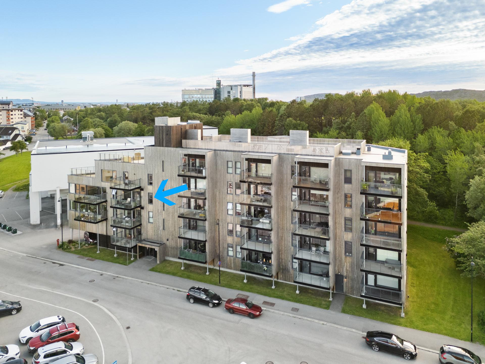 Sameiet byr på heisadkomst, parkering i carport og en attraktiv beliggenhet like ved Rensåsparken.. Bilde nummer 3 av 3