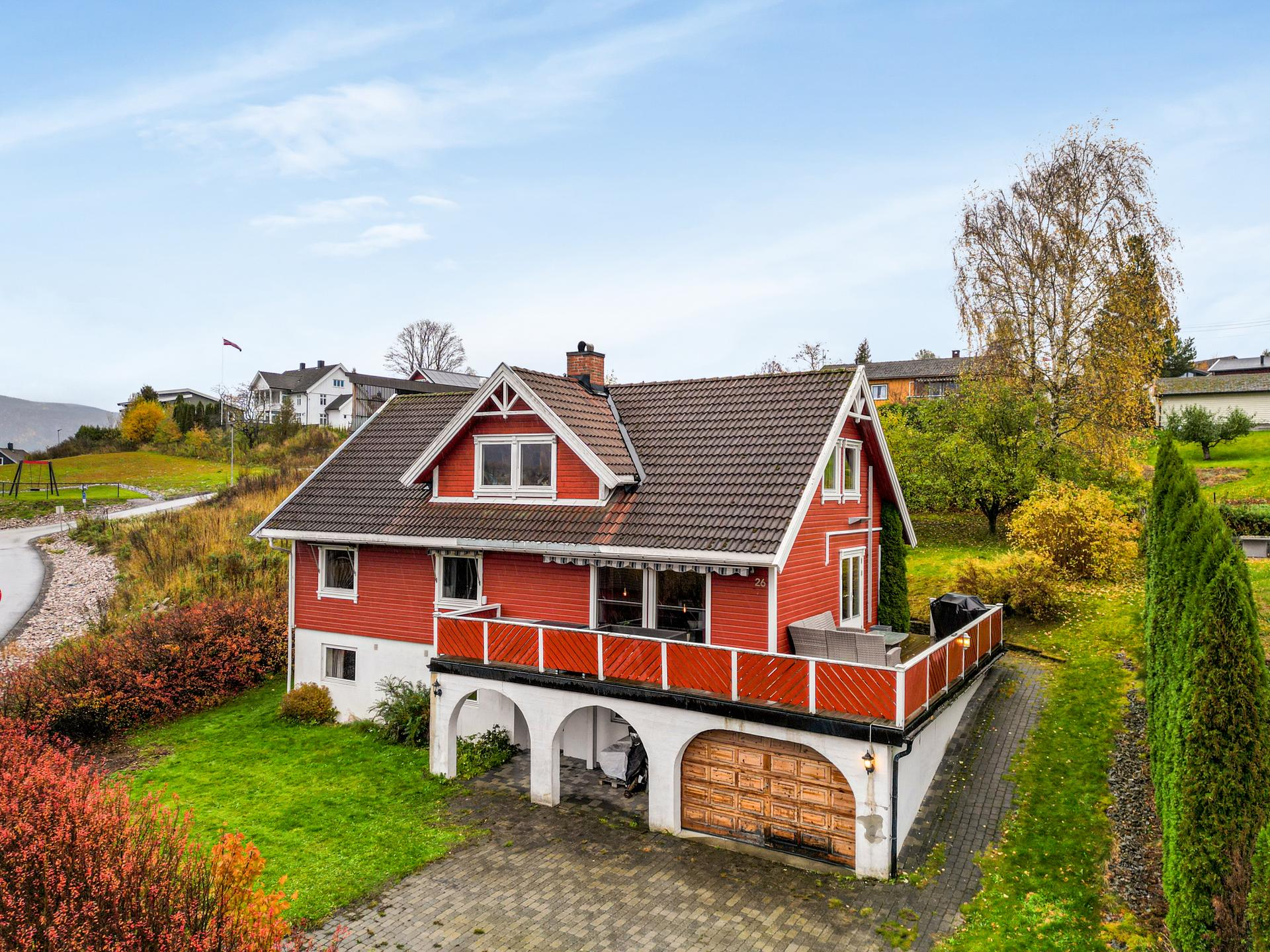 EiendomsMegler1 v/Halvor Østerli presenterer Oppheimvegen 26! 
Foto: Inbovi.. Bilde nummer 1 av 3