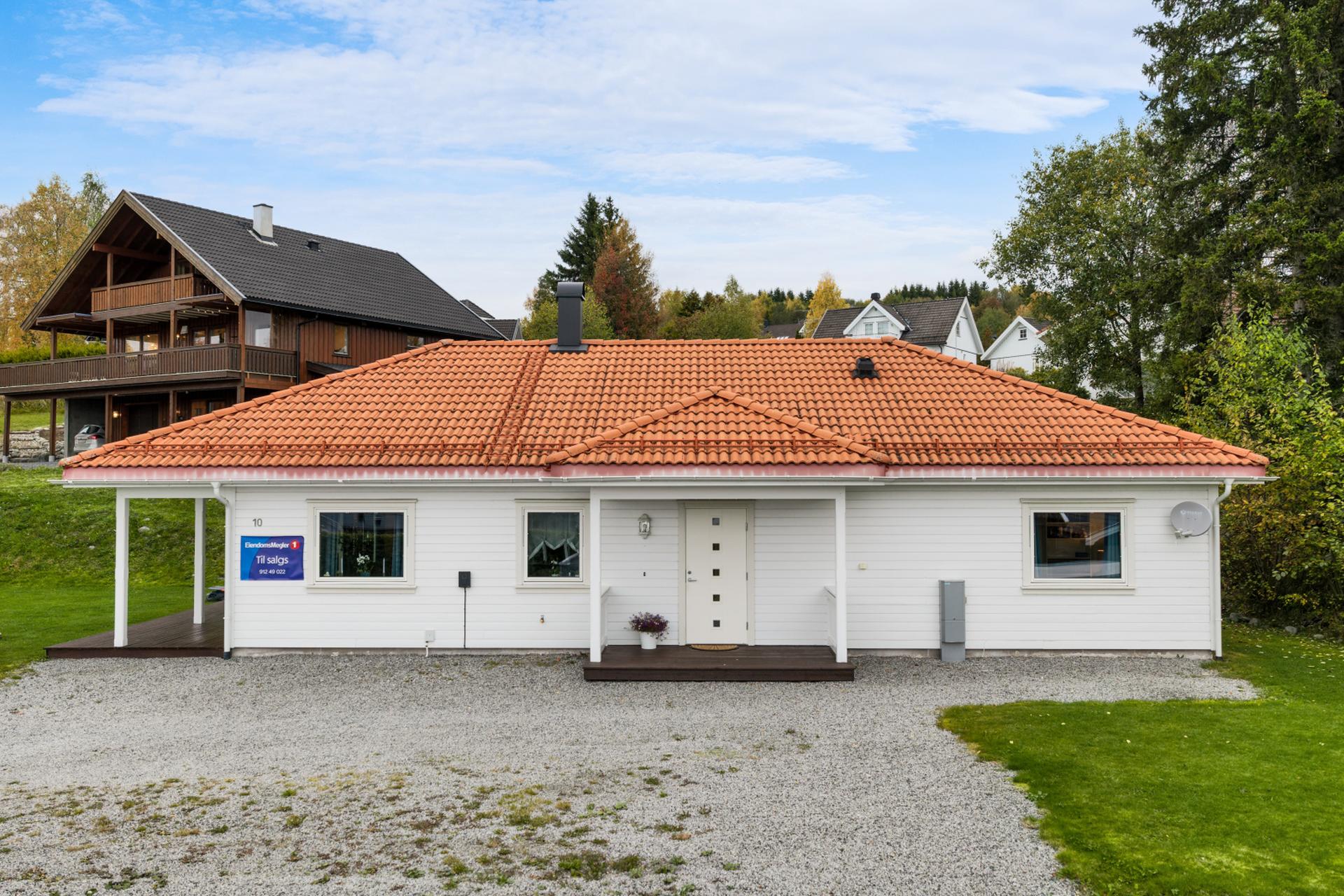 En velholdt, innholdsrik og praktisk enebolig med alle rom på en flate.. Bilde nummer 2 av 3