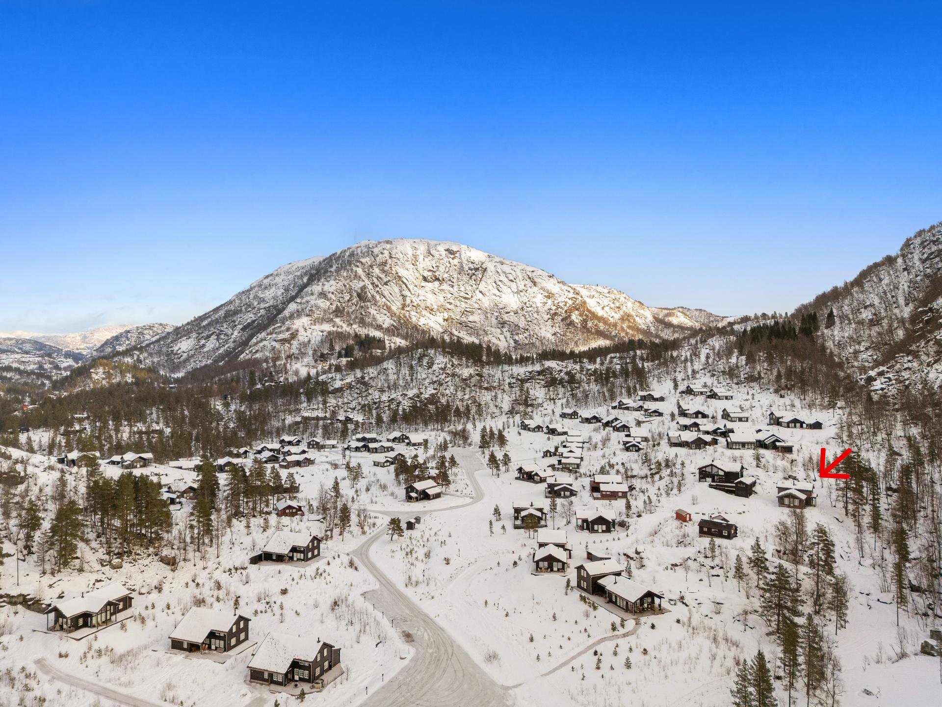 Dan Chruickshank presenterer: Lun, lys og praktisk hytte fra 2020 m/4 sov, 2 stuer, 2 bad. Grense mot friareal. Rett i skisporet. Selveiertomt. Elbil lader. (Foto: Trond-Erik Husvæg .). Bilde nummer 2 av 3