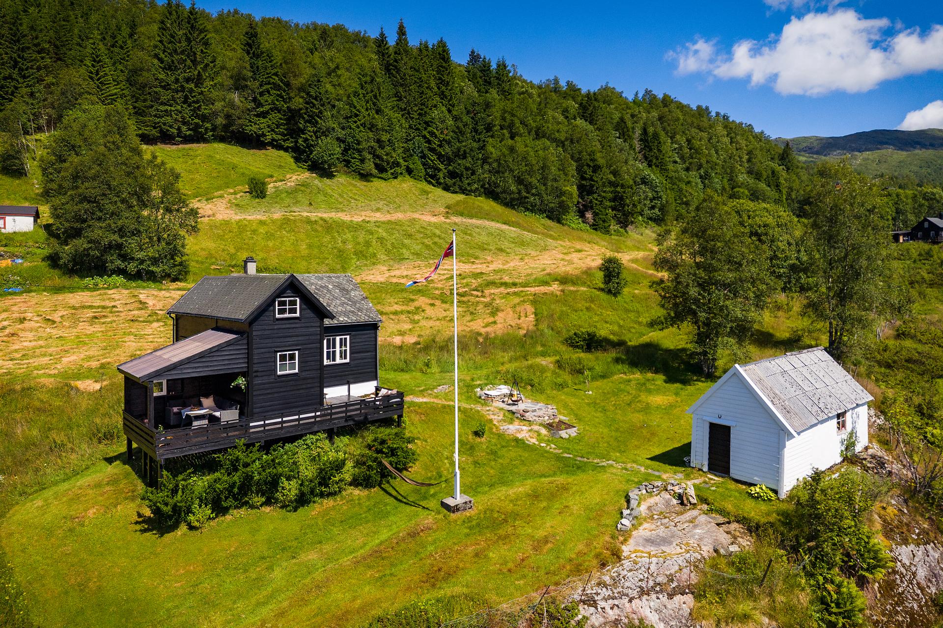 Velkommen til Høysetevegen 410. Foto: IMOTIV AS.. Bilde nummer 1 av 3