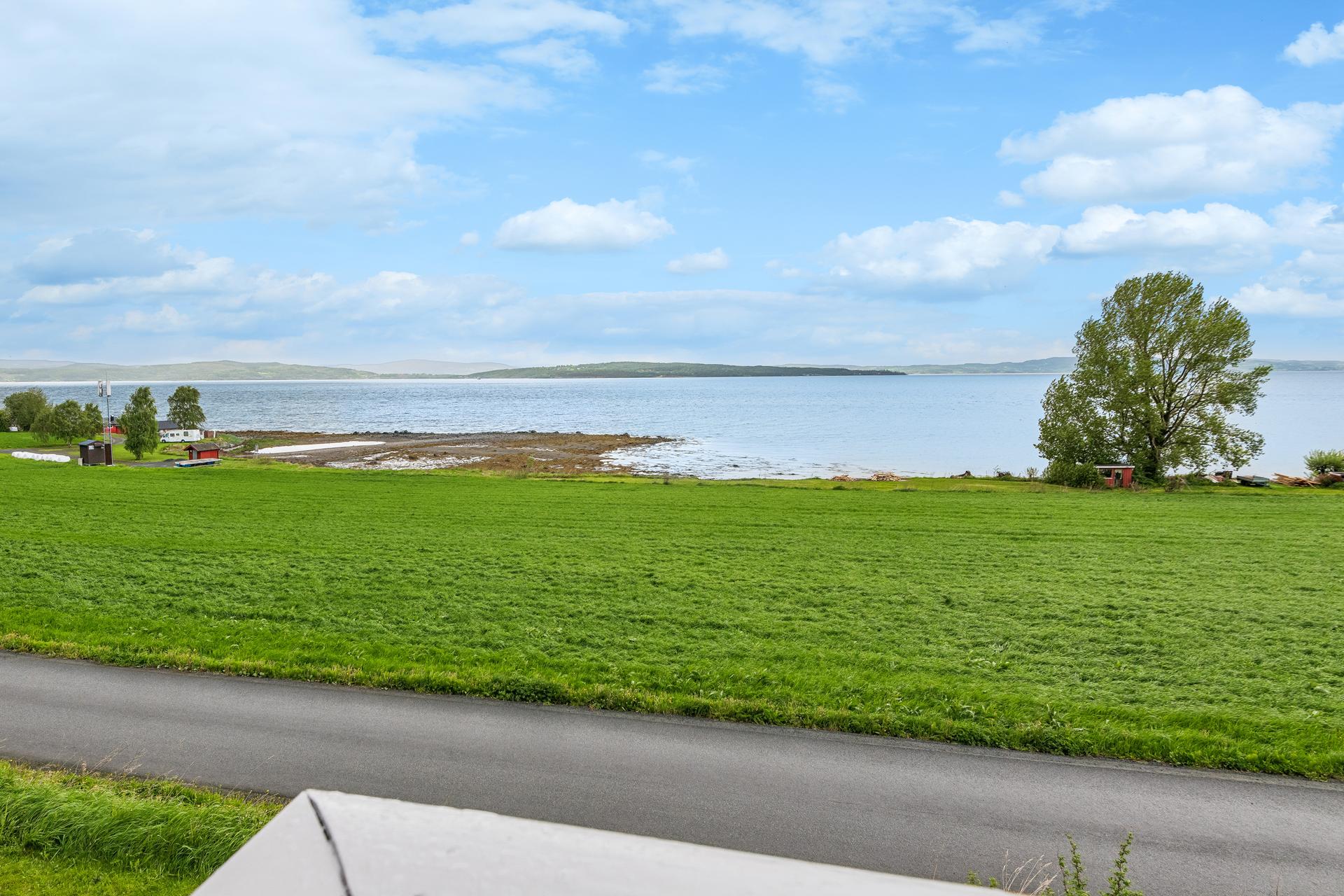 Utsikt fra hovedetasjen. . Bilde nummer 3 av 3