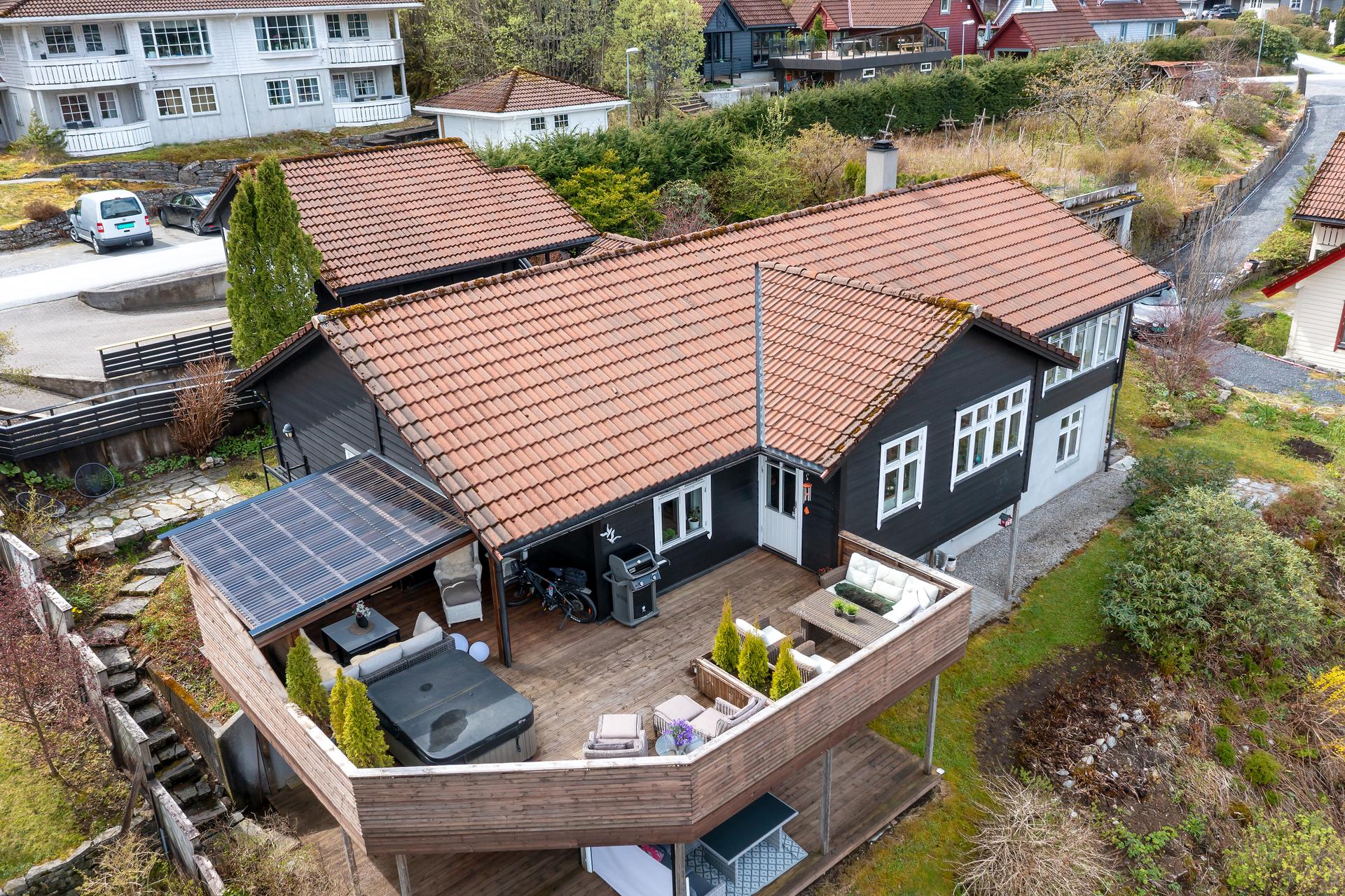 Bustaden har utleige på 7.500,- i mnd og fantastisk plassering nærme sentrum, skular og barnehagar på Flatene. Bilde nummer 2 av 3