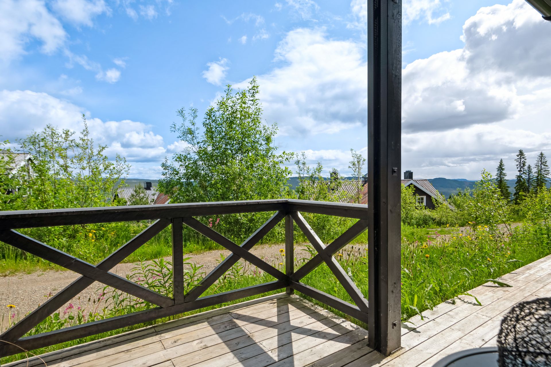 Nyt fantastisk utsikt fra verandaen!. Bilde nummer 3 av 3