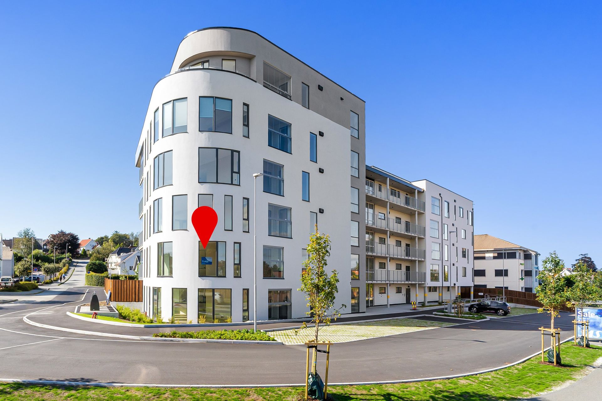 Lekker, moderne og innholdsrik endeleilighet i buen på Ganddal Park - Store vindusflater og utsikt - 2 balkonger. Bilde nummer 1 av 3