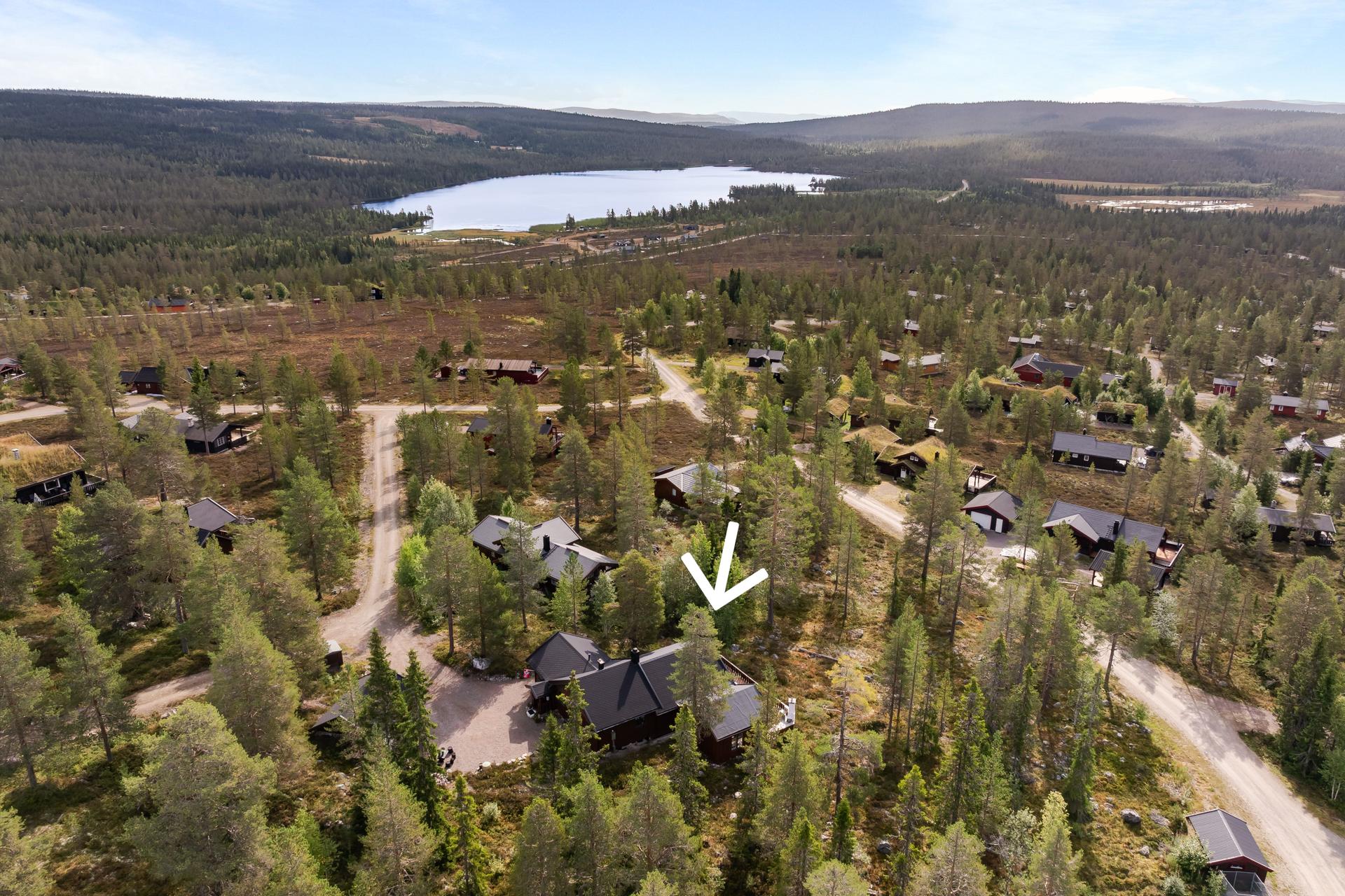 I nærområdet ligger Eltsjøen, og man kan se fjelltopper som Eltdalsskalet.. Bilde nummer 3 av 3