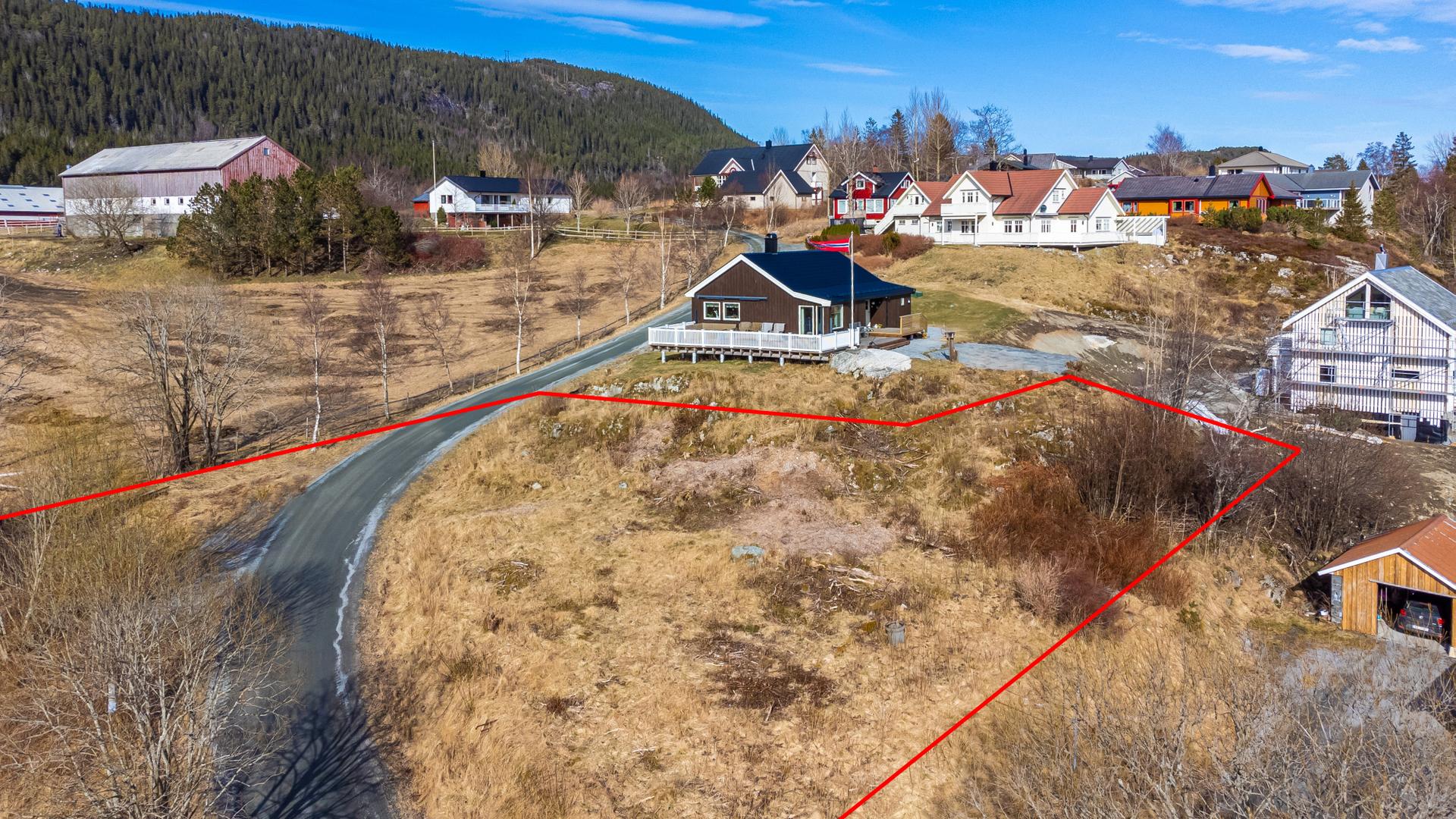 Inntegnet tomtegrense er kun for å vise Ca. hvor tomtegrensen går. For nøyaktig tomtegrense henvises til kart. . Bilde nummer 3 av 3