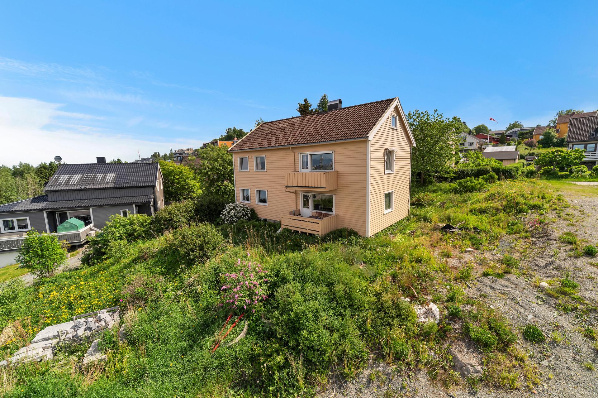 EiendomsMegler 1 v/Oliver Andreassen har gleden av å presentere Steinanvegen 32! (Foto: Jens Martin Nervik, Krokstad&Nervik). Bilde nummer 1 av 3
