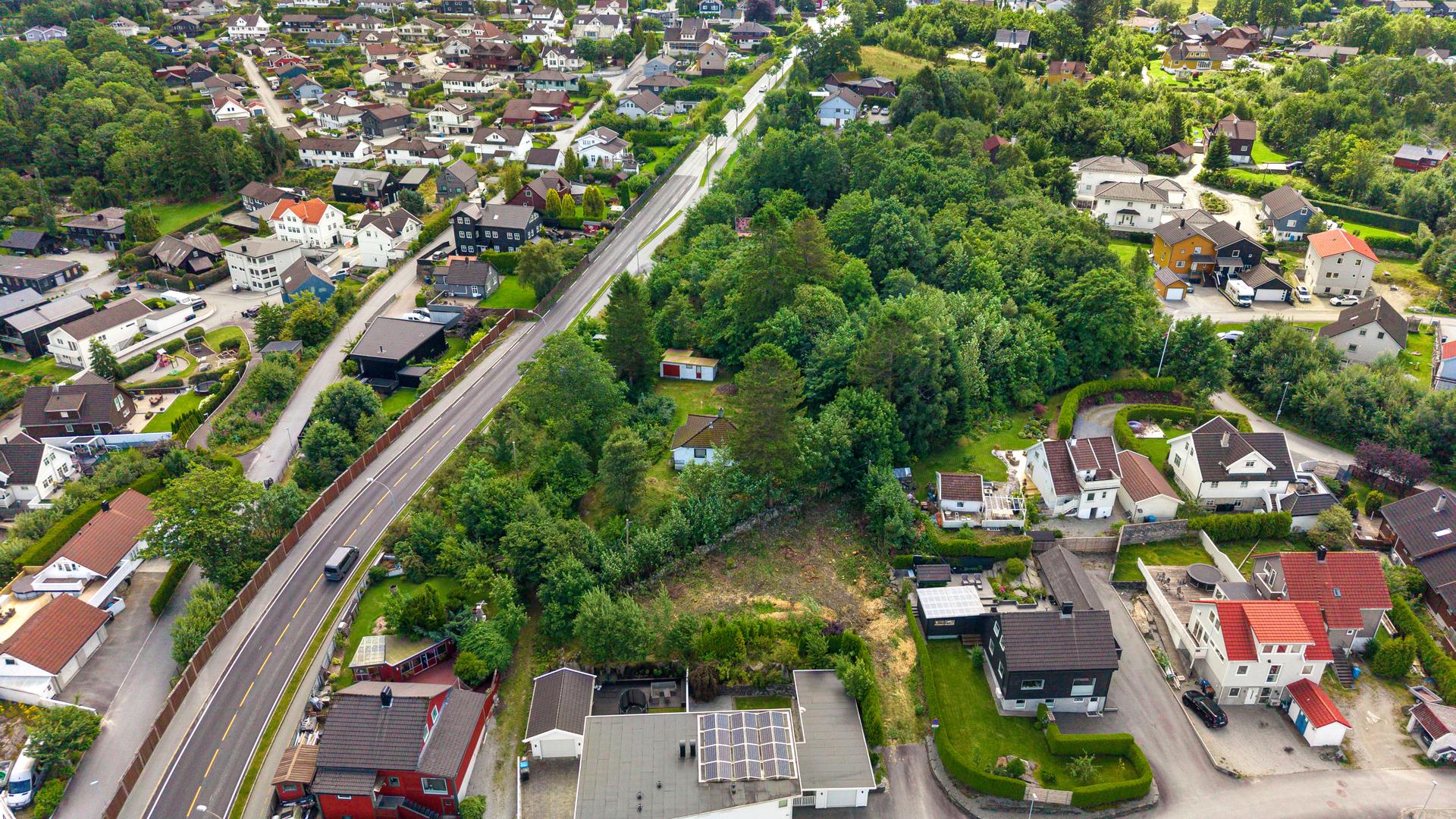 Flott endetomt med sentral beliggenhet på Hommersåk. Her får du en sjelden mulighet til å realisere boligdrømmen i et etablert område med nærhet til det meste.. Bilde nummer 2 av 3