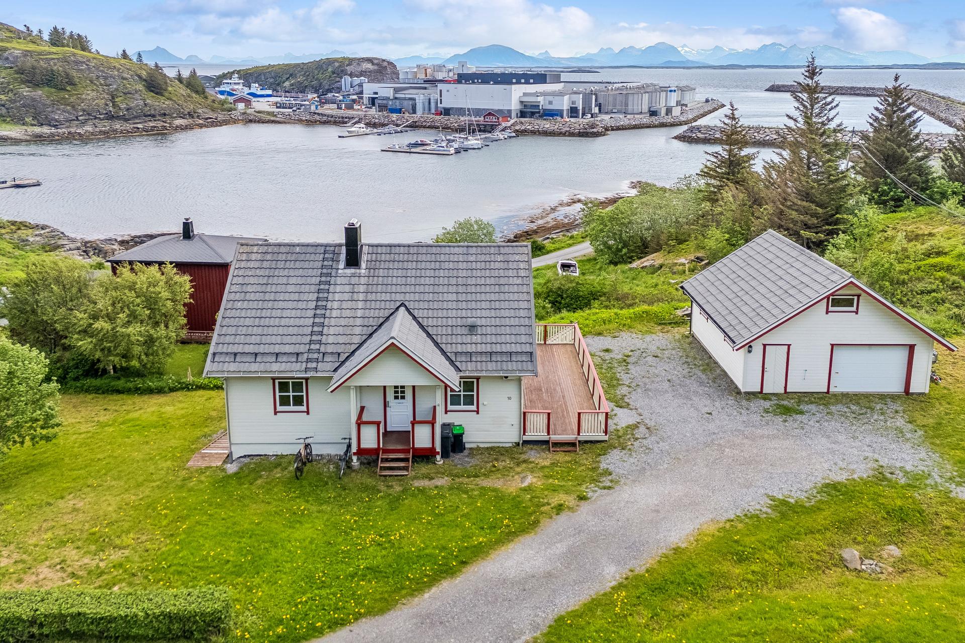 EiendomsMegler 1 v/Gisle Kallestad har gleden av å presentere Sørmarkveien 10. Foto: EFKT. Bilde nummer 1 av 3