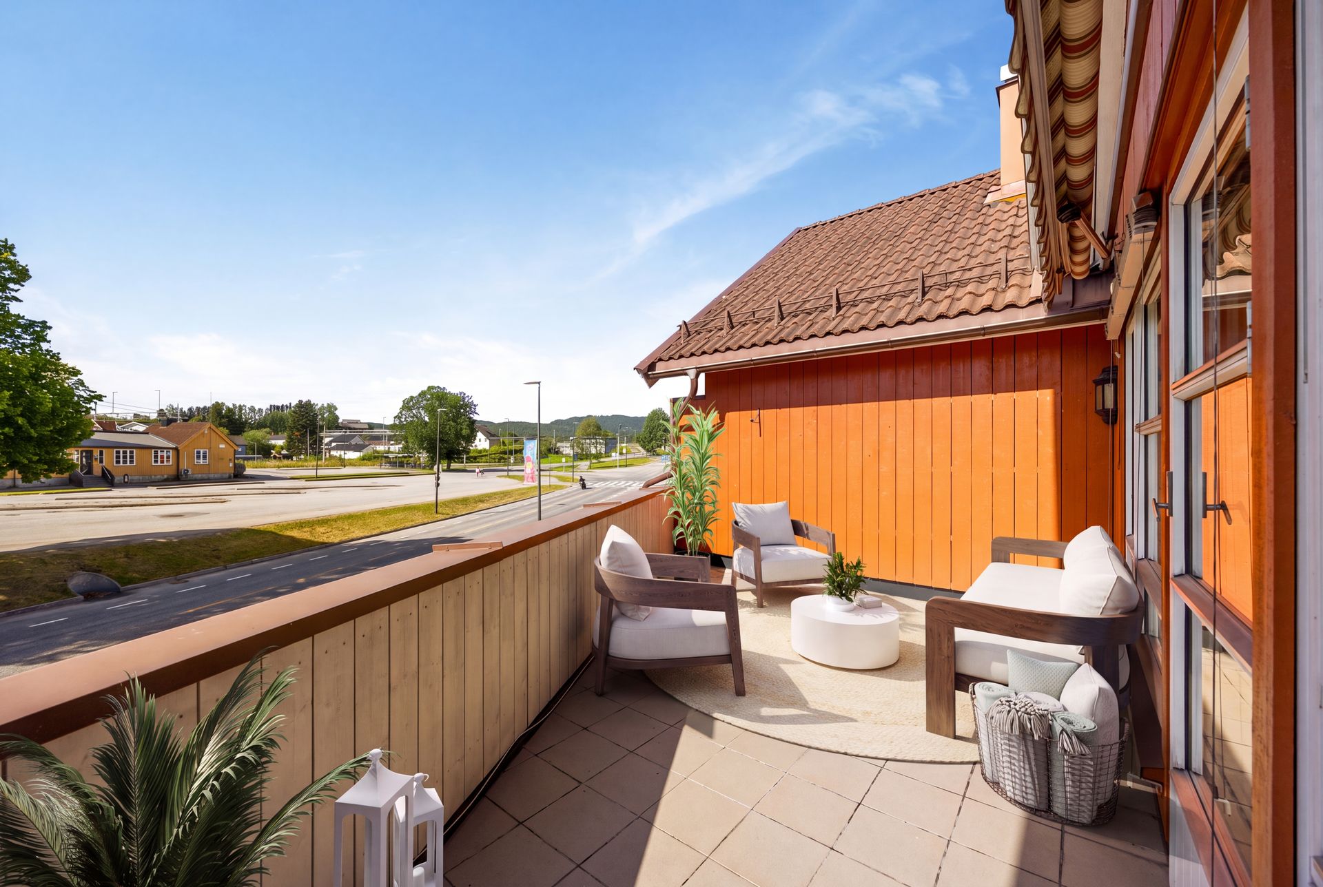 Praktisk endeleilighet med alt på ett plan og en romslig, sydvendt terrasse. Digital møblering, kun en illustrasjon.. Bilde nummer 2 av 3