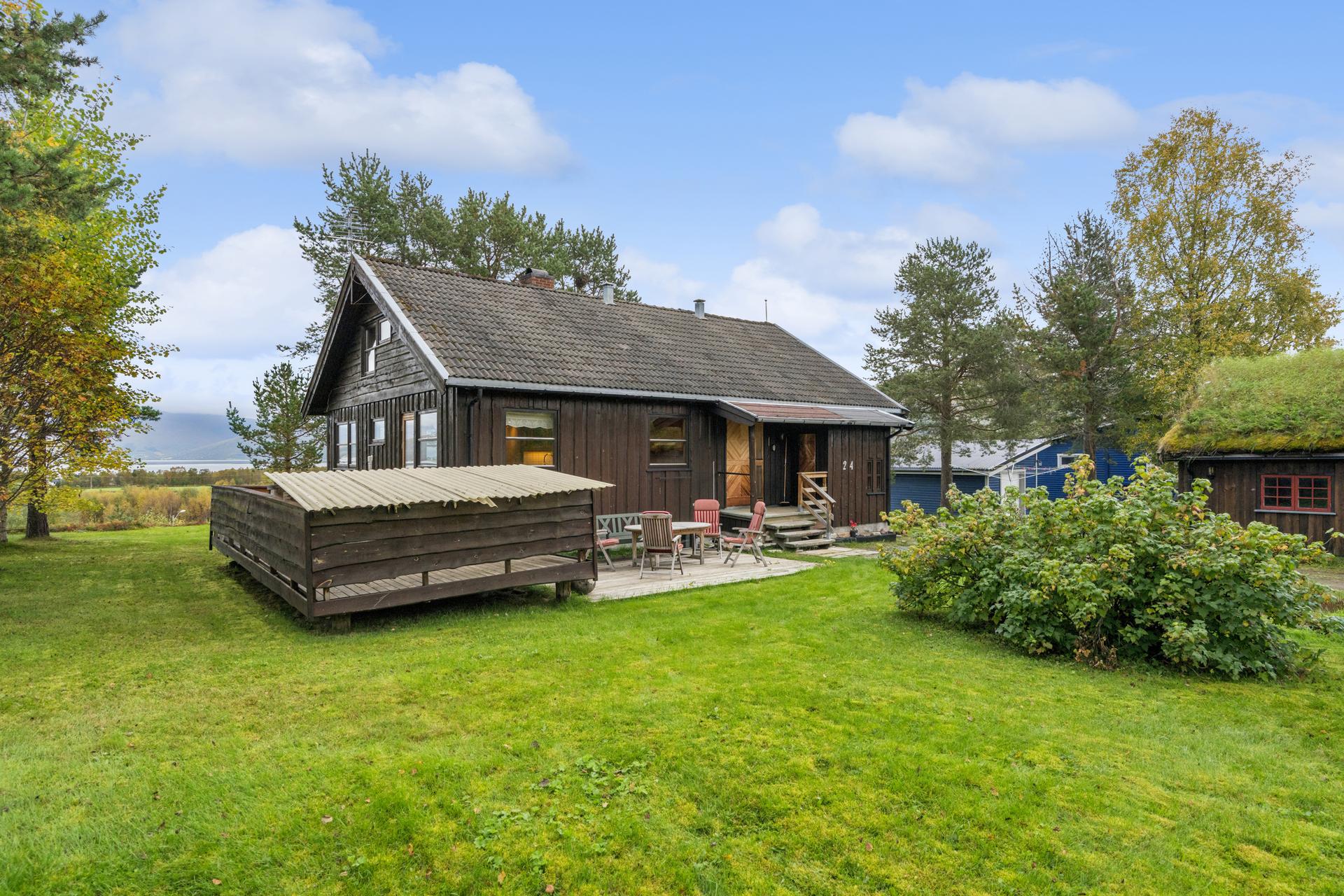 EiendomsMegler 1 v/Maja presenterer Storbakken 24! Foto: EFKT.. Bilde nummer 1 av 3