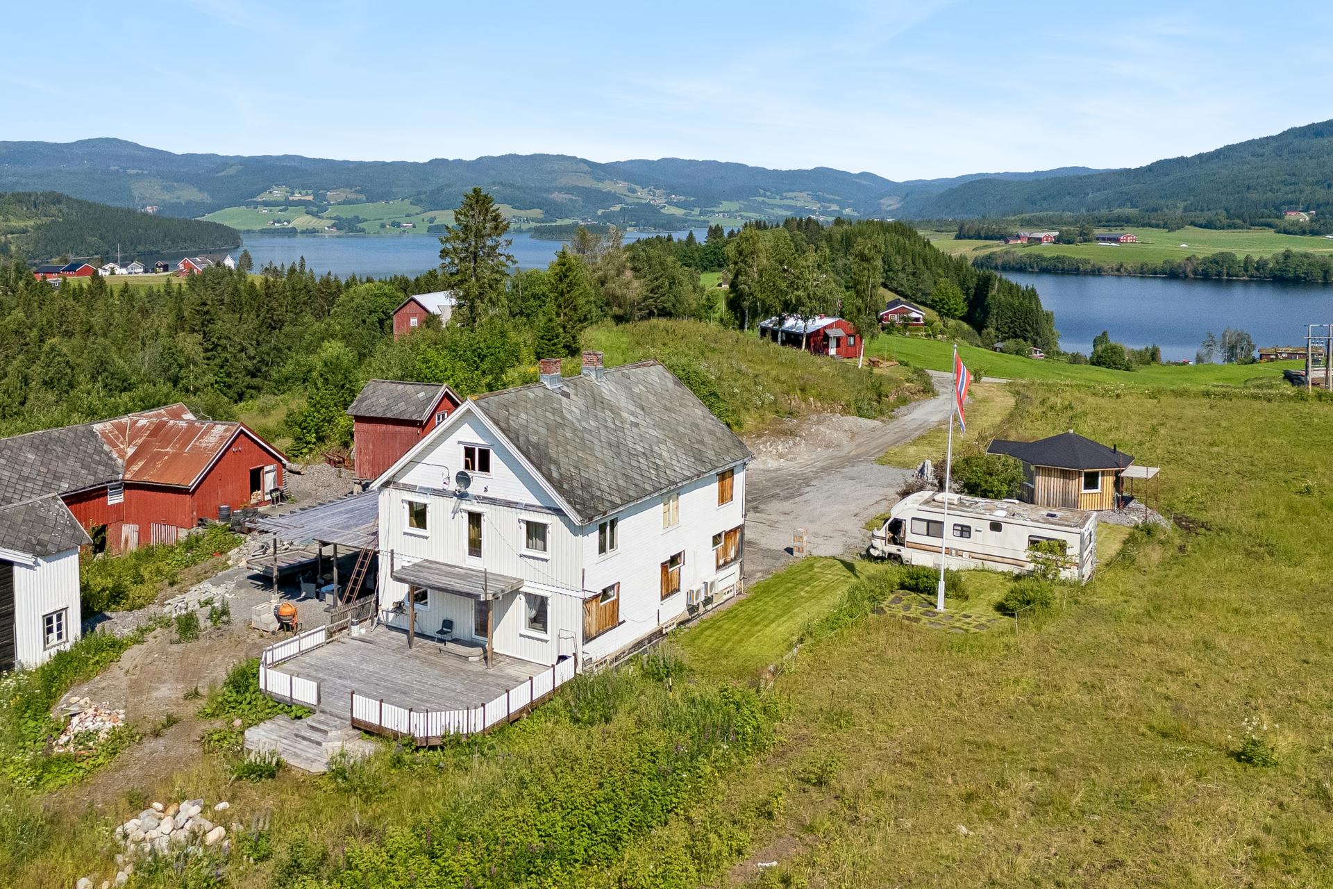 Stor og innholdsrik landbrukseiendom med flott beliggenhet på Eidem, Selbu. . Bilde nummer 2 av 3