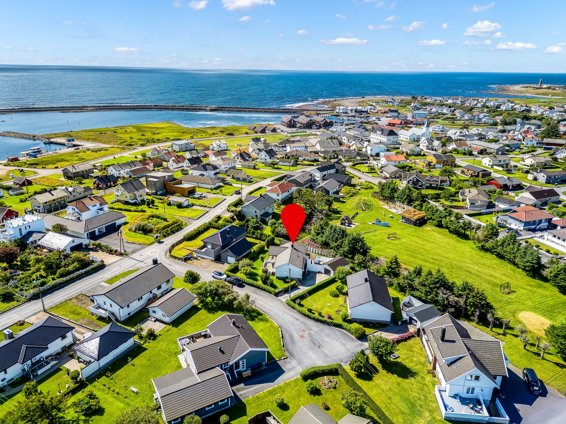 I Heia på Borhaug, med umiddelbar nærhet til det åpne kystlandskapet. Foto: Bolio AS. Bilde nummer 1 av 3