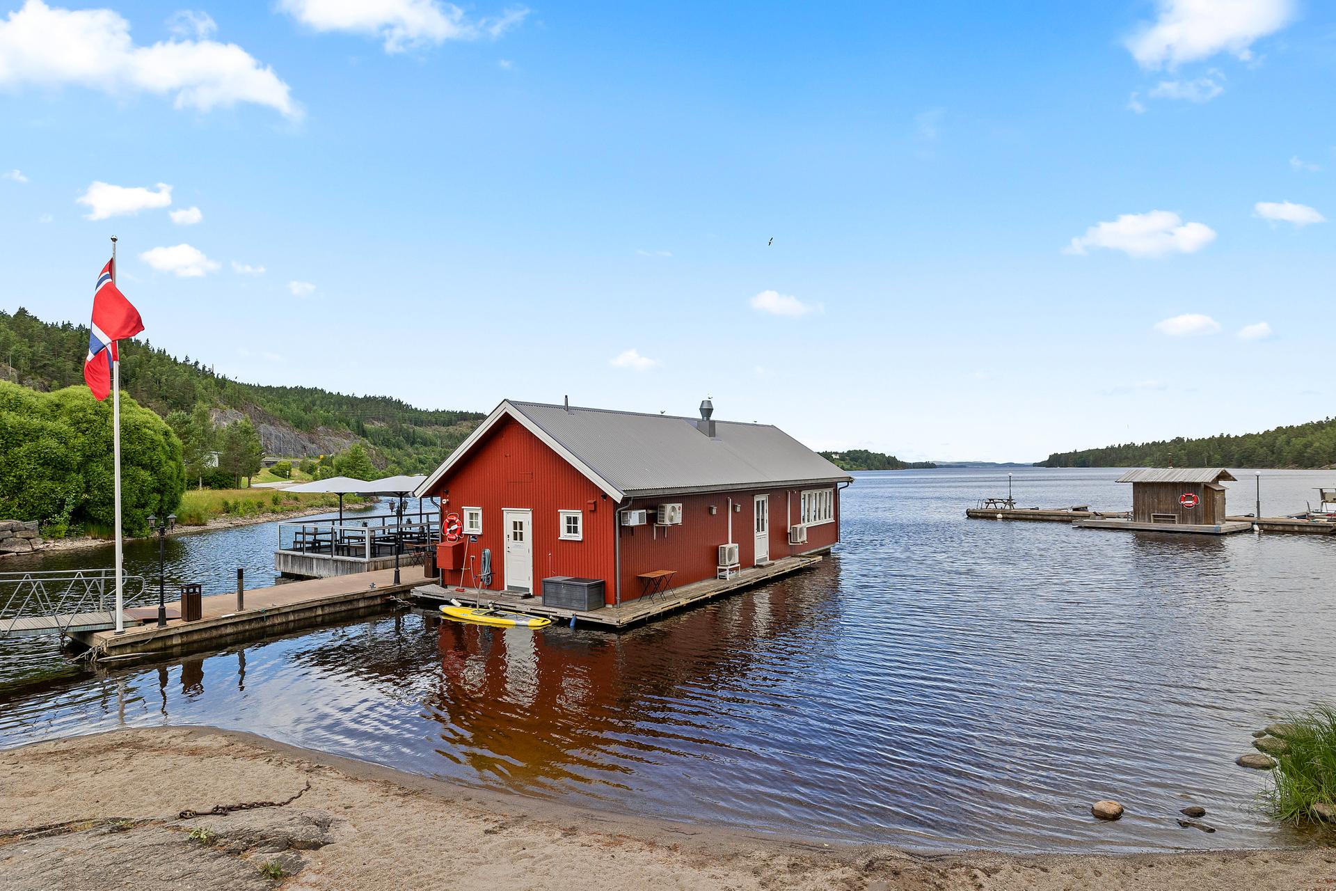  Bilde fra Båt Café og område rundt Tangen badeplass!. Bilde nummer 3 av 3