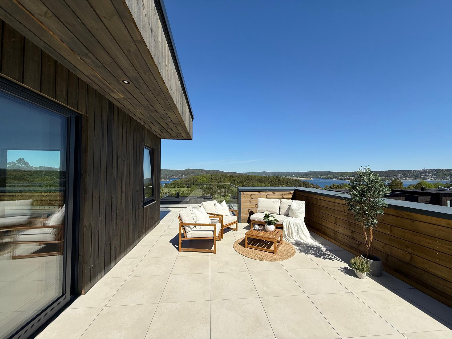 Toppleilighet med unike kvaliteter og stor terrasse. Bilde nummer 3 av 3