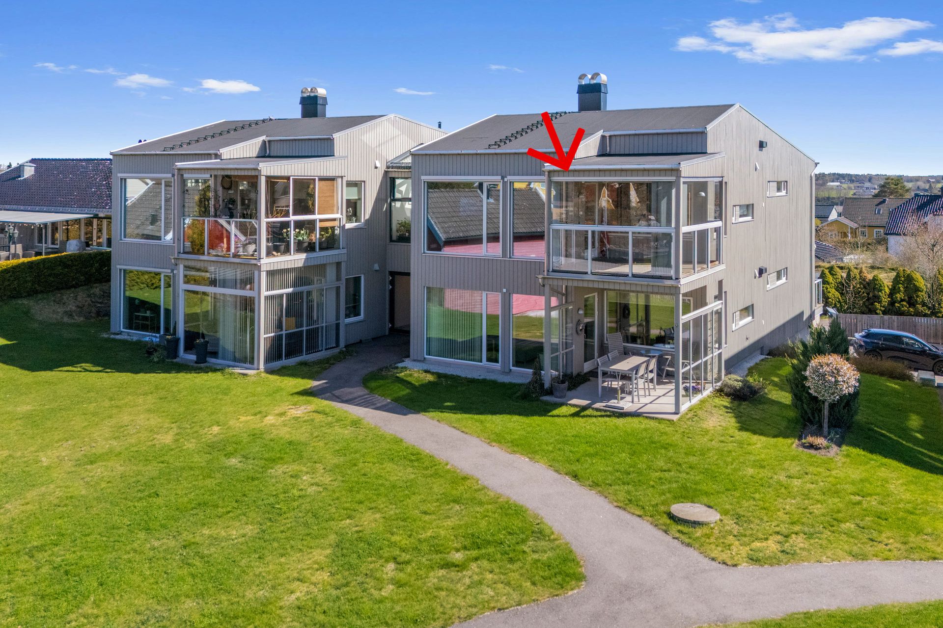 Velkommen til Eik og denne nyere selveierleiligheten som ligger svært sentralt - presentert av Eiendomsmegler 1 ved Jesper Snekkestad. Foto: Eiendomsfoto AS. . Bilde nummer 1 av 3