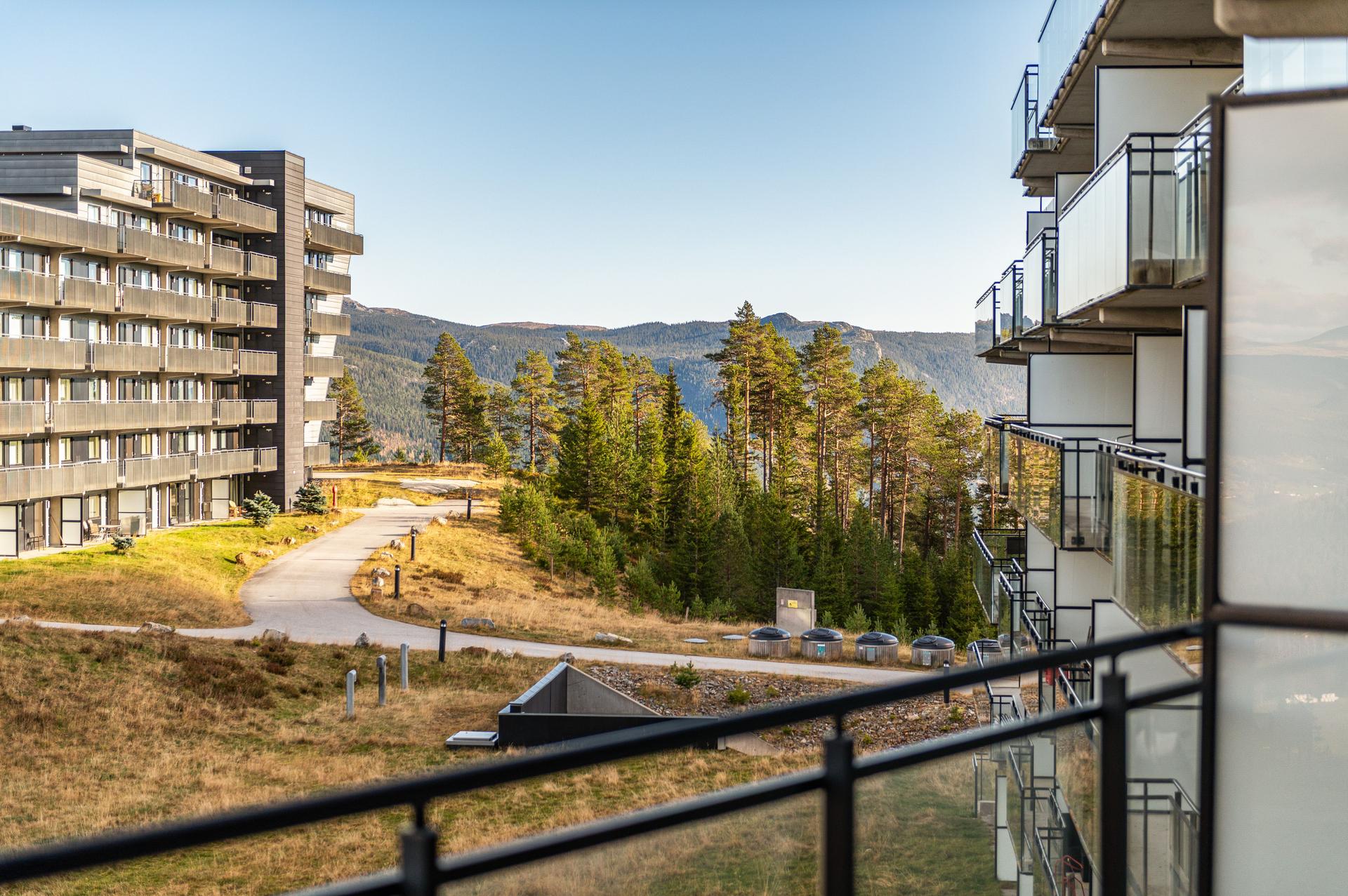 Flott beliggenhet i terrenget med nærhet til heis og bakke.. Bilde nummer 3 av 3