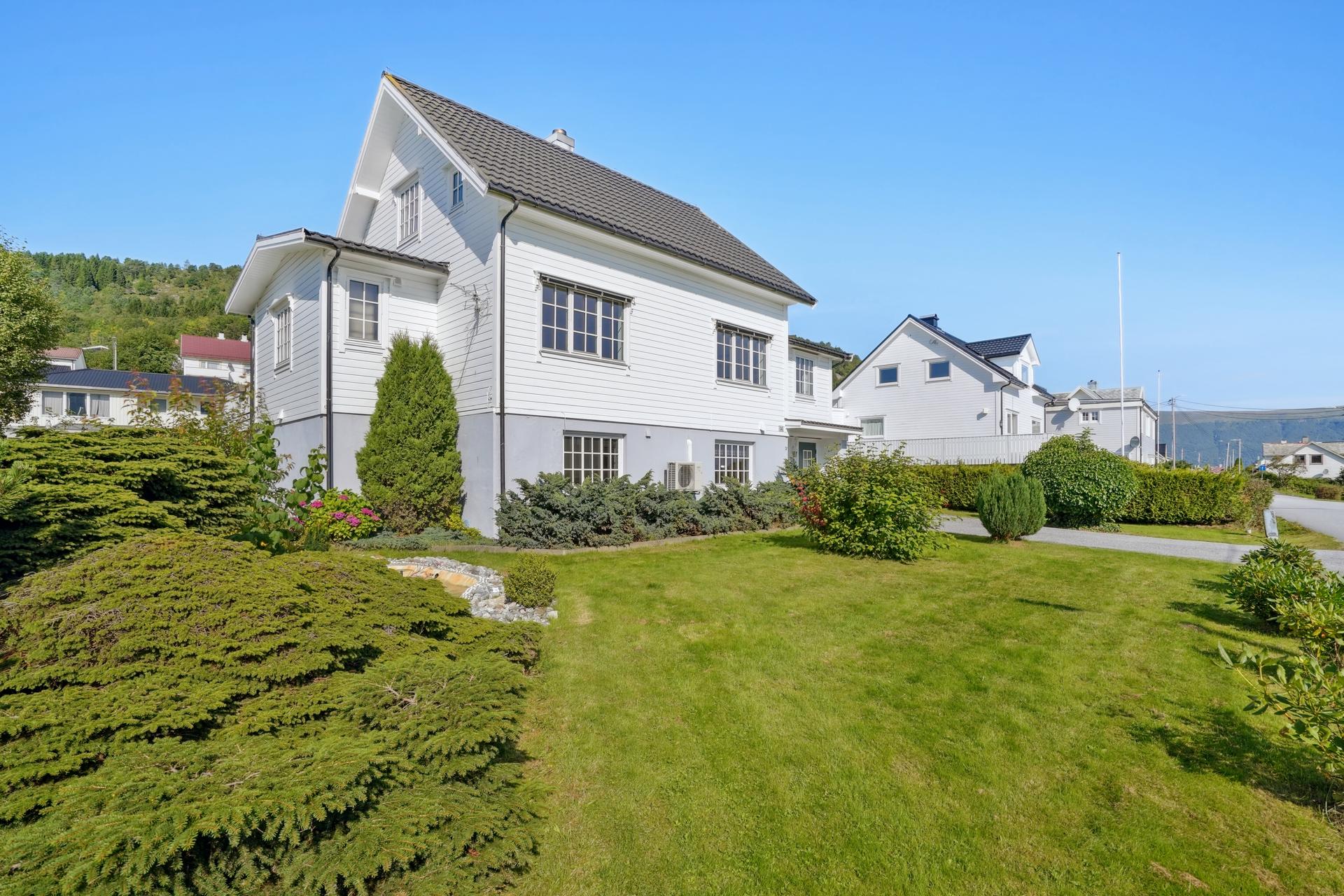 EiendomsMegler1 har gleden av å presentere Teigen 14!. Bilde nummer 1 av 3