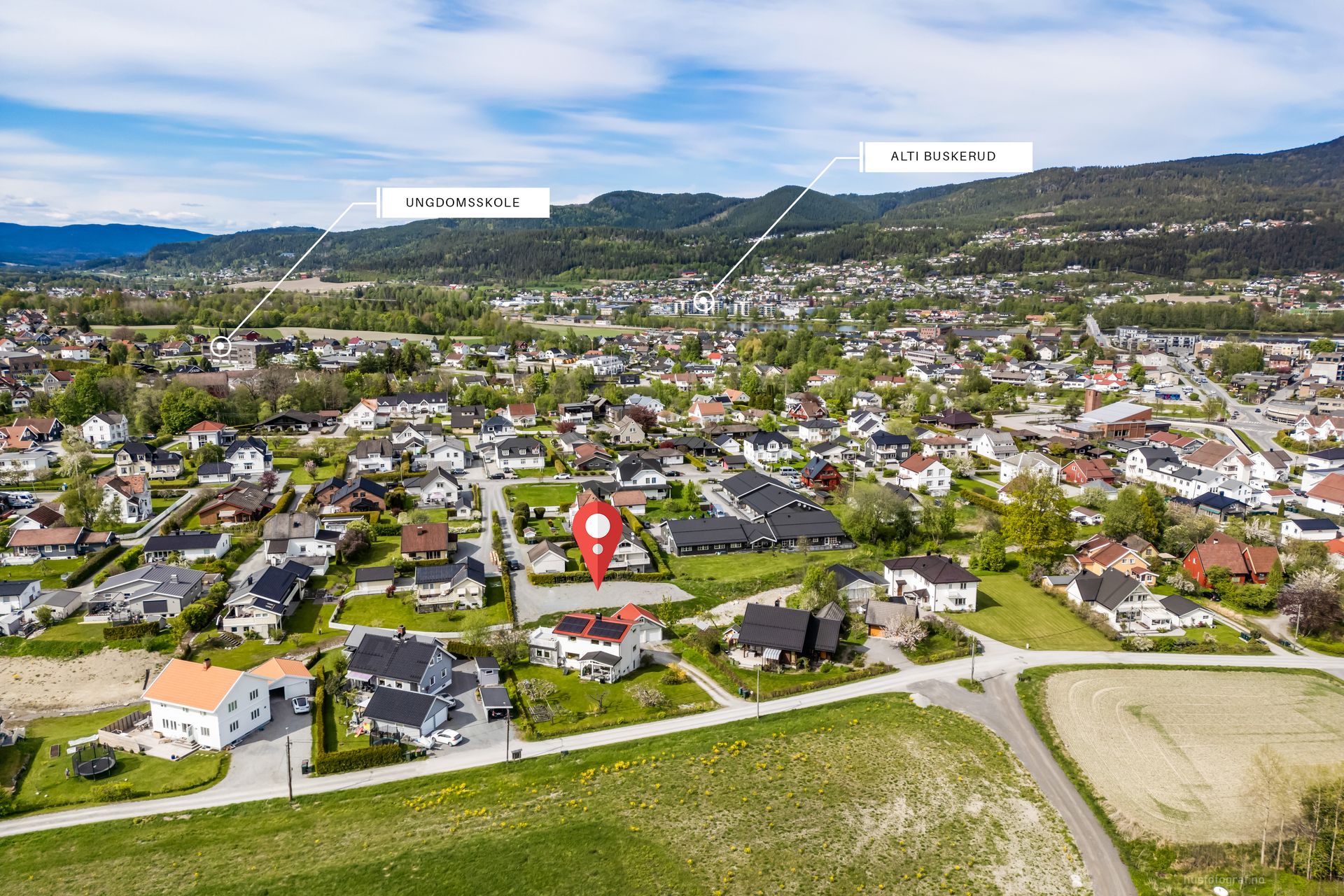 Eiendomsmegler Karianne Skogmo ønsker velkommen til Korvaldveien 31C!. Bilde nummer 1 av 3