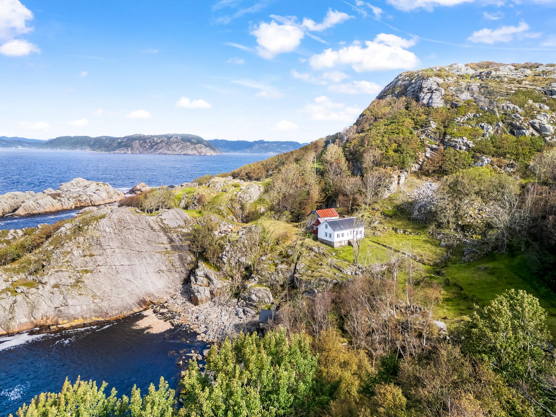 Velkommen til Viganveien 431. Foto: Bolio AS og Solfrid Økland. Bilde nummer 1 av 3