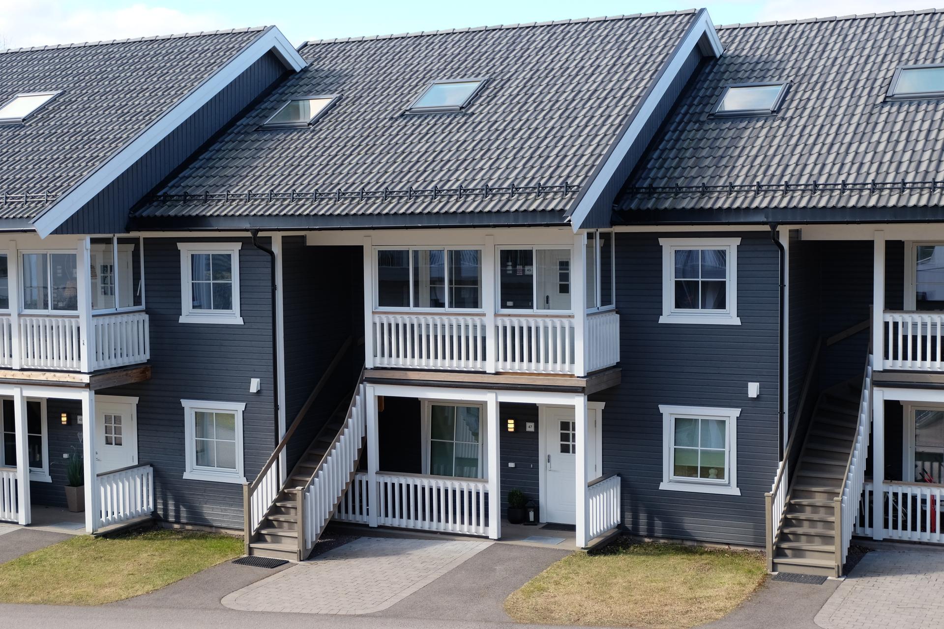 Velkommen til flotte Eplehagan 45 - meget sentralt og barnevennlig område -  Meget velholdt leilighet.  Selgers foto . Bilde nummer 2 av 3