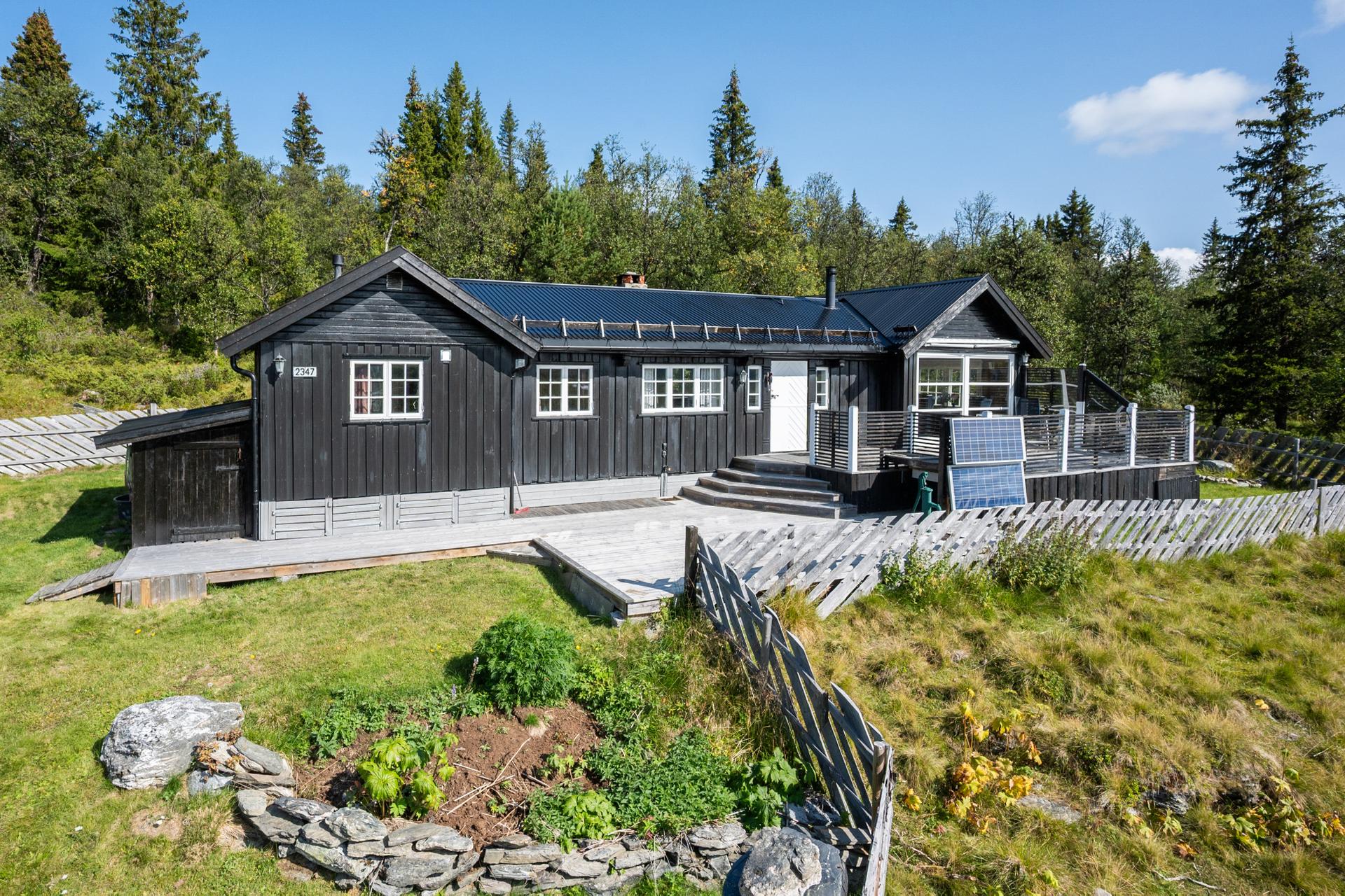 Peer Gyntvegen 2347 har helårsveg og ligger i området mellom Gålå og Toftsetra.. Bilde nummer 3 av 3