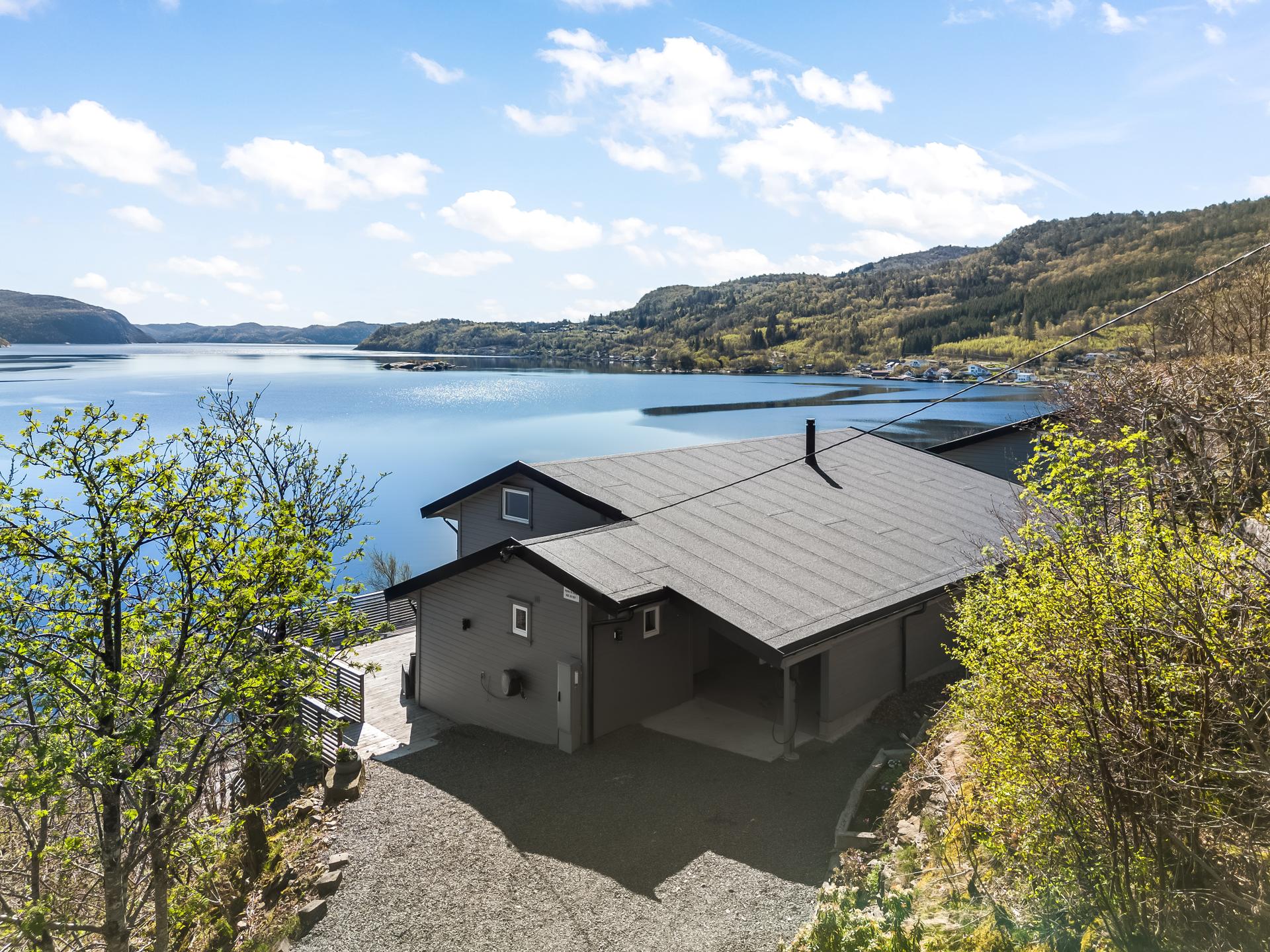 Velkommen til denne fritidsboligen på Hesnesodden! Foto: Bolio AS. Bilde nummer 2 av 3