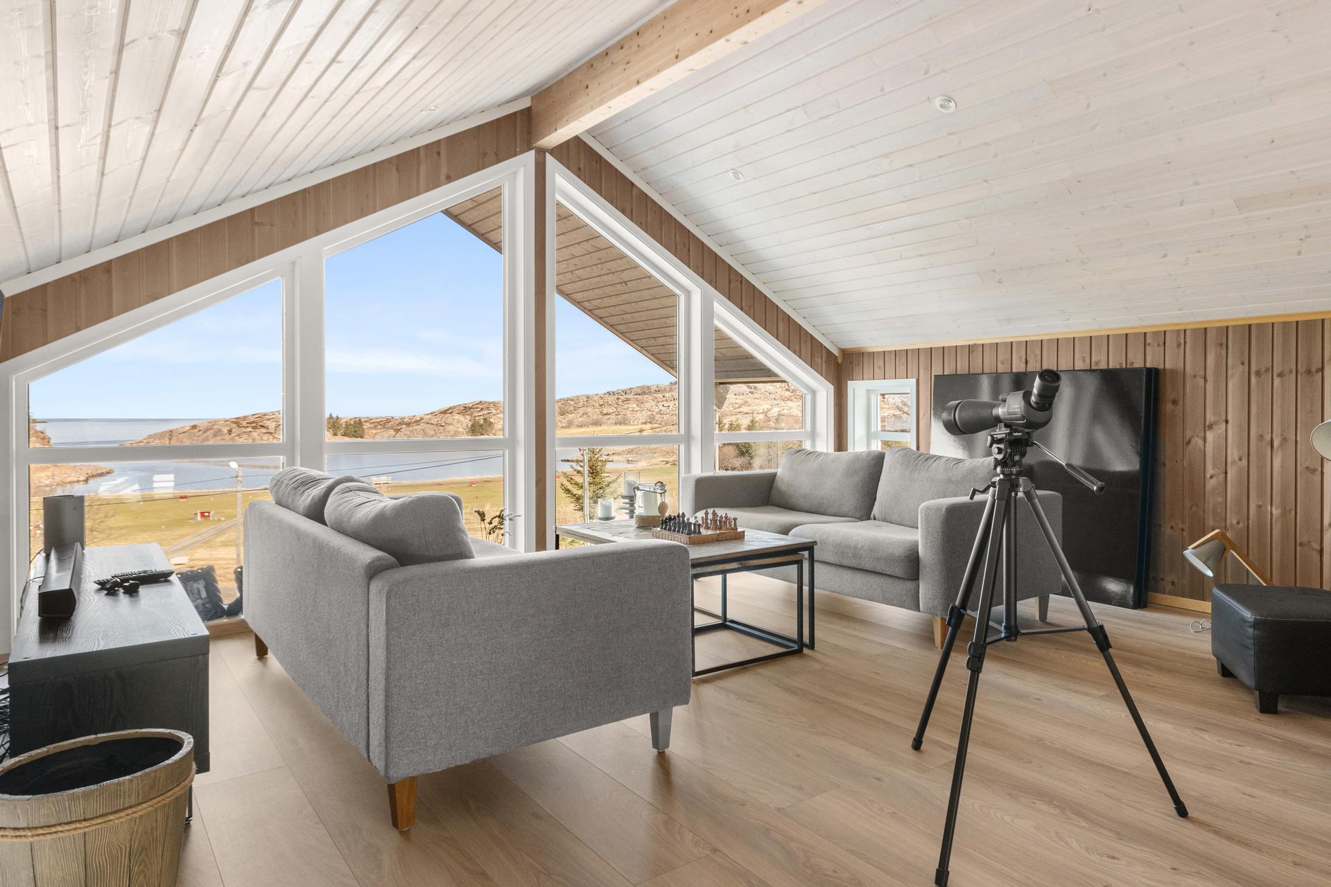 Trivelig loftstue hvor man kan trekke seg tilbake, loftstua kan enkelt deles opp til to gode soverom. . Bilde nummer 3 av 3