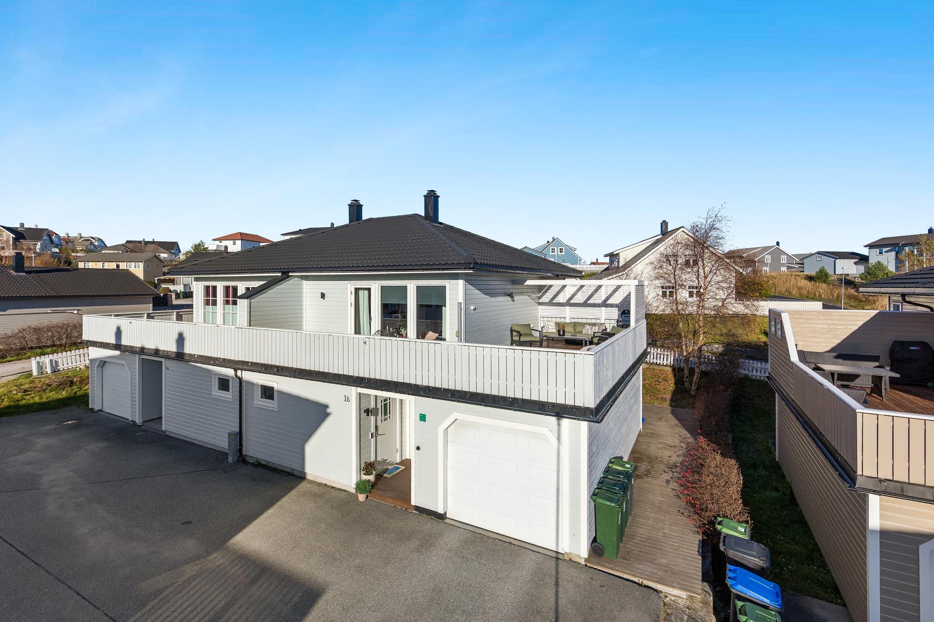 EiendomsMegler 1 v/ Jørund Ivar Volden har gleden av å ønske velkommen til Kårstuveien 1 B! Foto: Vilde Dahl, Efkt. Bilde nummer 1 av 3