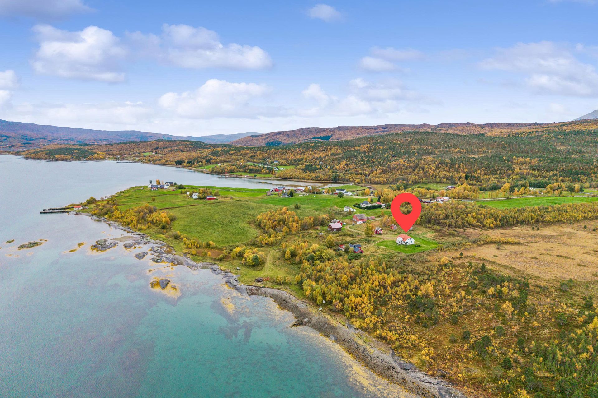Hamnvågneset i Balsfjord byr på fredelige omgivelser med nærhet til sjøen.. Bilde nummer 3 av 3