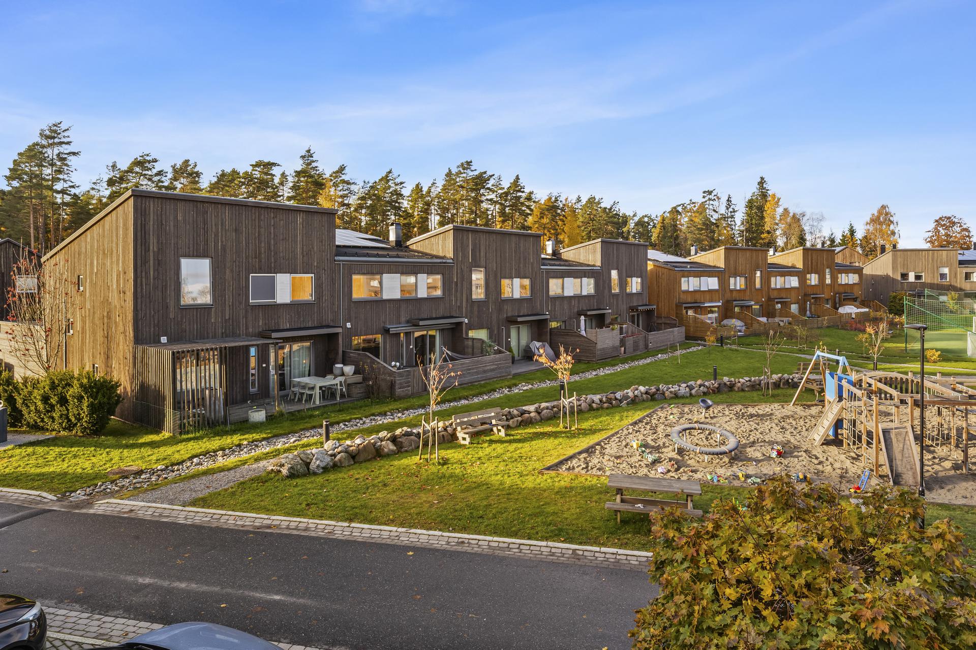 Velkommen til Furumogrenda 52! Foto: [Fotograf eller fotofirma]. Bilde nummer 1 av 3