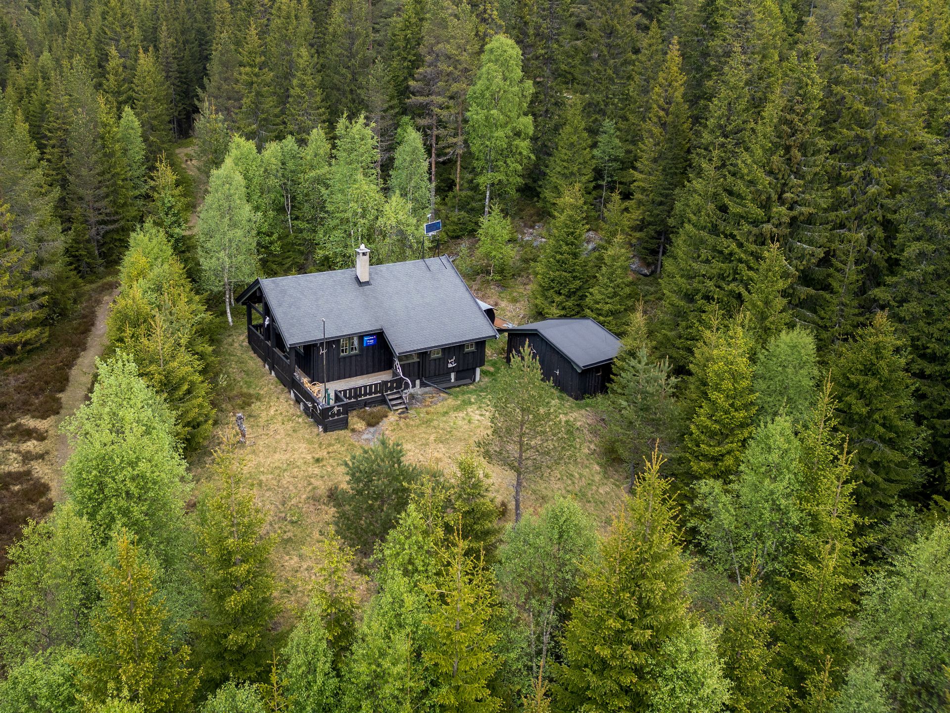 Et ypperlig utgangspunkt for turer i skog og mark, sommer som vinter.. Bilde nummer 2 av 3