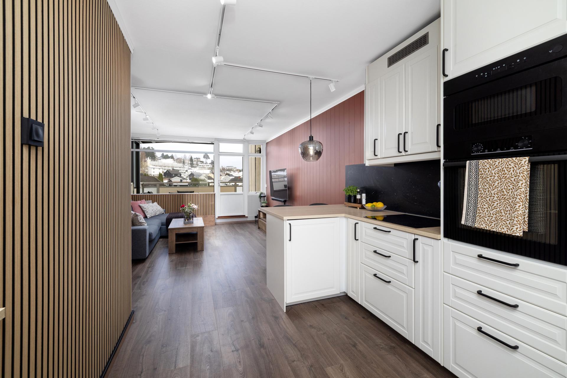 Velkommen til Nansenveien 50! En gjennomgående og moderne toppleilighet med åpen stue- og kjøkkenløsning. Foto: Morten Norman Larsen. Bilde nummer 1 av 3