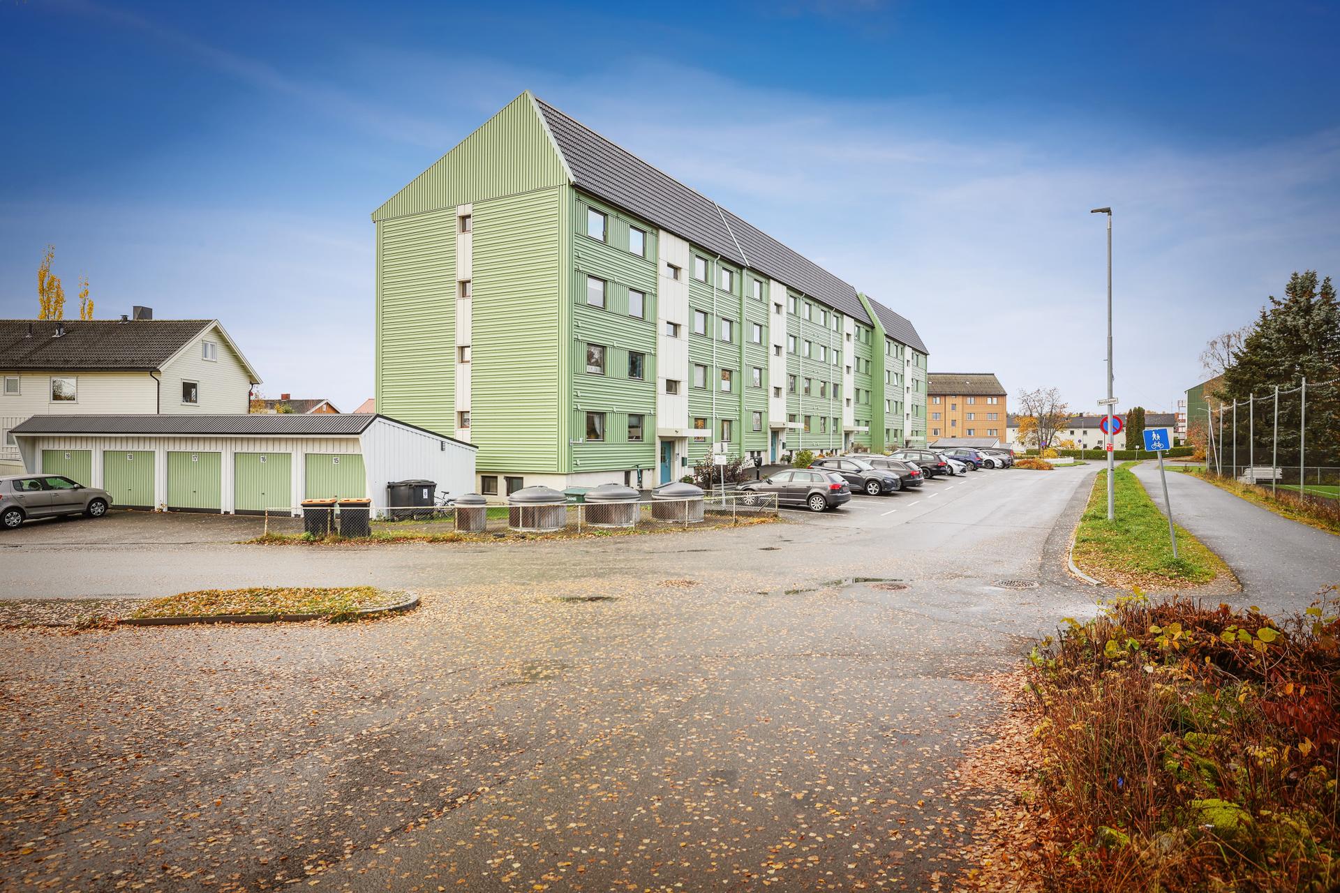 Velkommen til Børstadalleen 21D! Foto: EFKT. Fotograf: Bente Nijora Aalberg. Leiligheten er i 1.etasje på hjørnet.. Bilde nummer 1 av 3