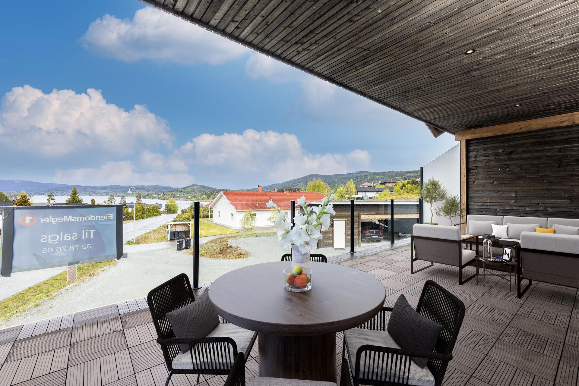 Om sommeren innbyr Krøderfjorden til bading, båtliv og fiske.(Bildet er digitalt stylet). Bilde nummer 3 av 3