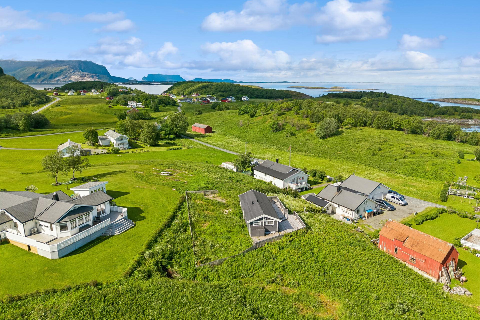 Landlig og fredelig beliggenhet med umiddelbar nærhet til naturen.. Bilde nummer 2 av 3